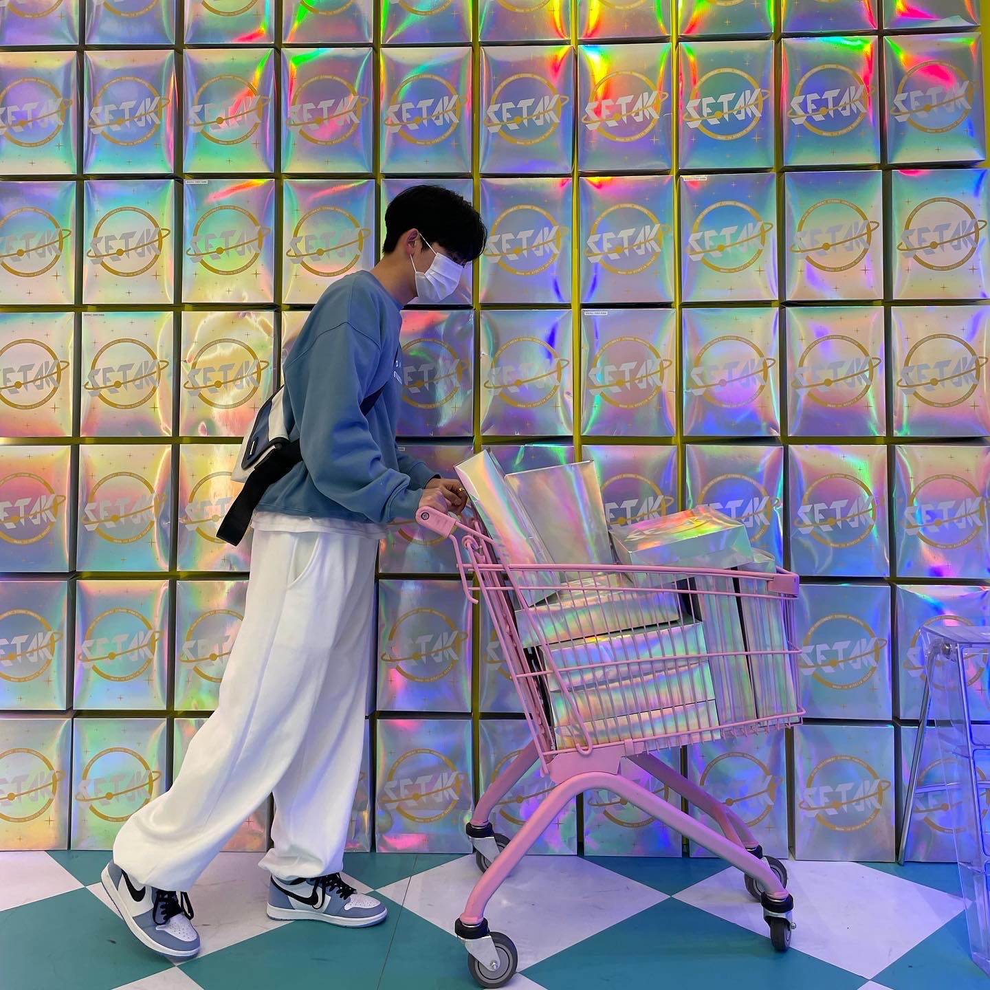 IAB Studio Crewneck Sky Blue, Jordan 1 Retro High OG University Blue 착용 스타일 - 1