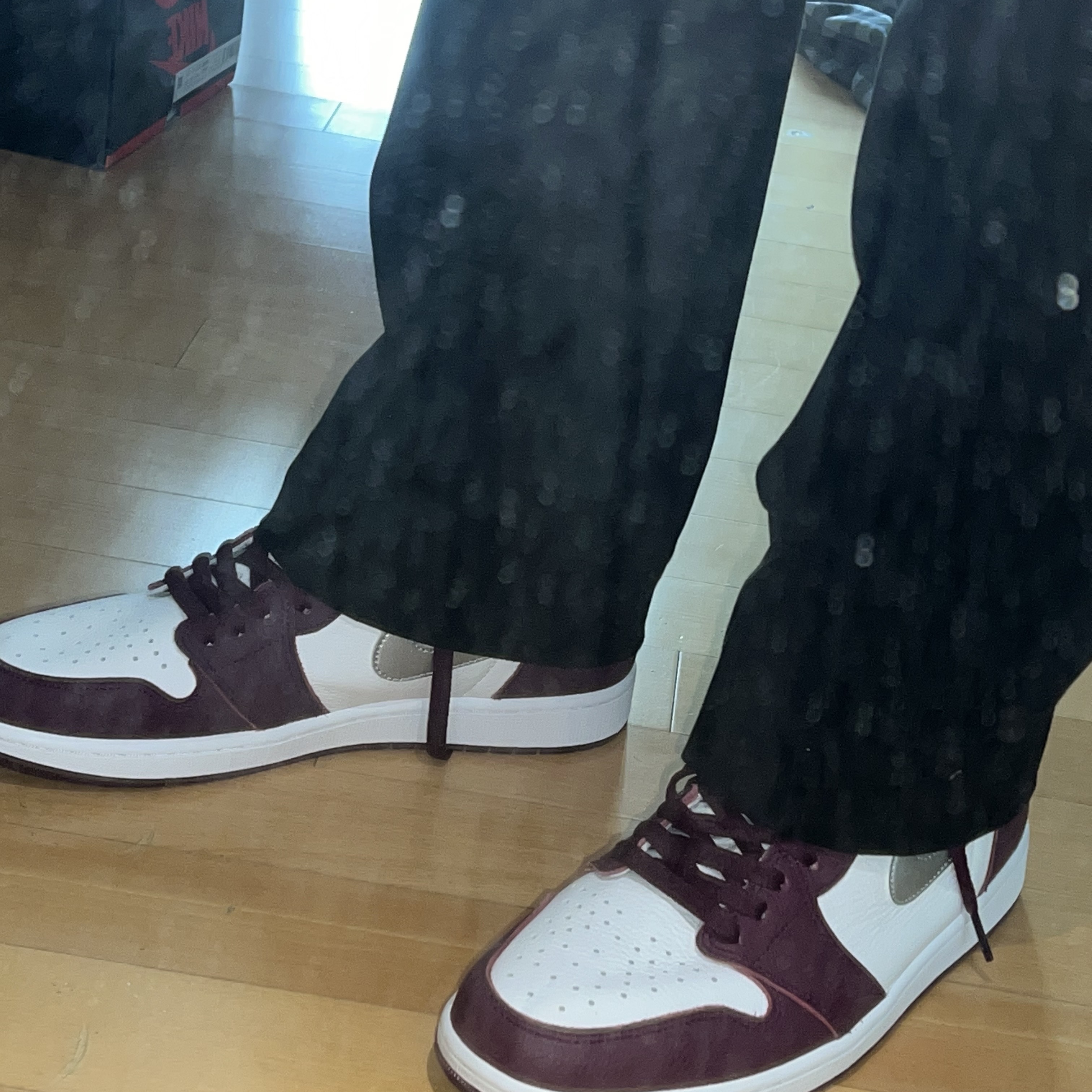 Jordan 1 Retro High OG Bordeaux 착용 스타일 - 1
