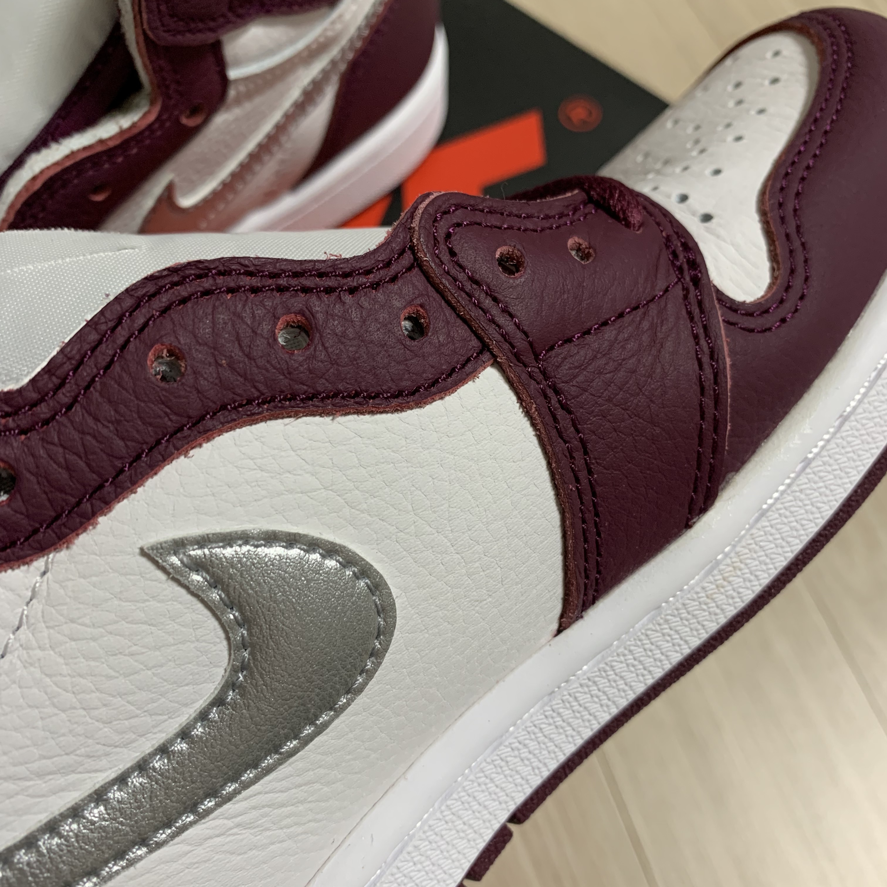 Jordan 1 Retro High OG Bordeaux 착용 스타일 - 5