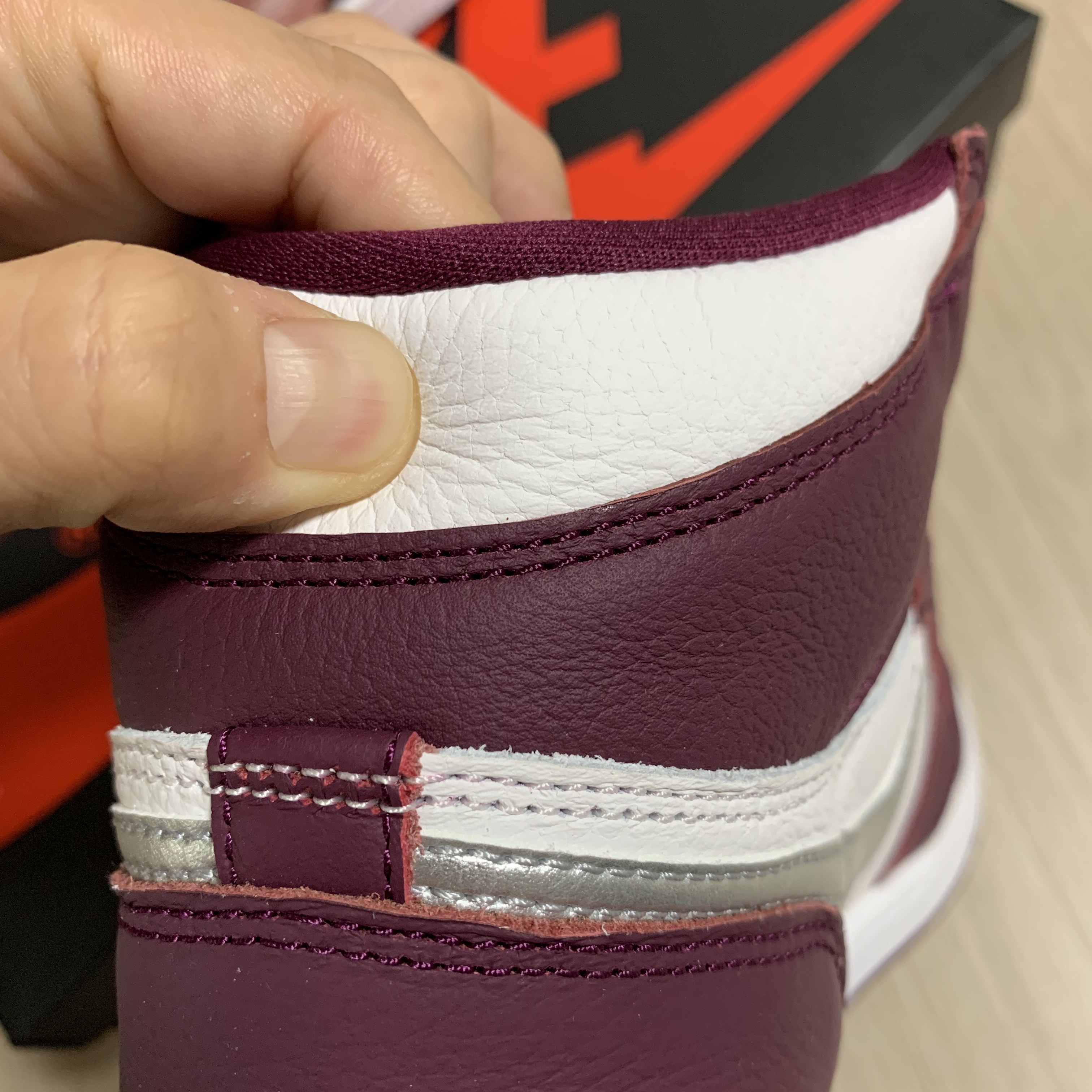 Jordan 1 Retro High OG Bordeaux 착용 스타일 - 4