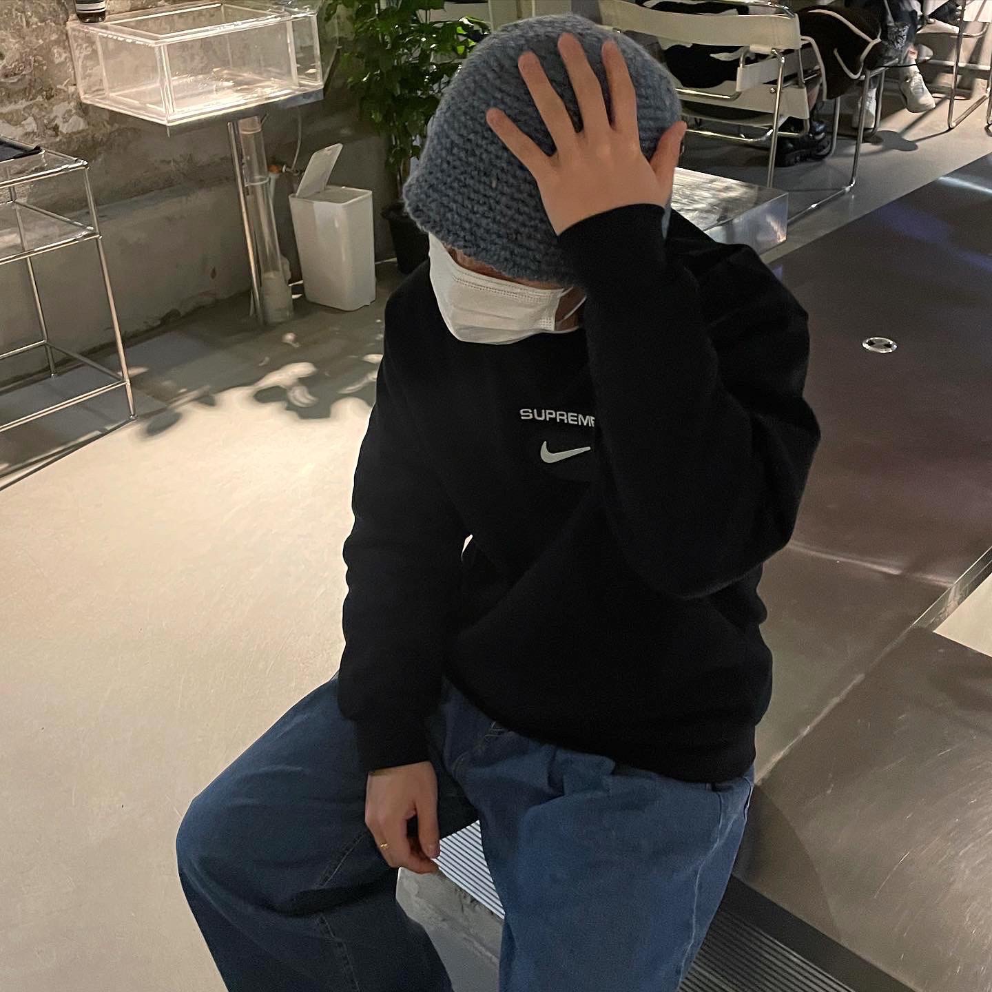 Nike Dunk Low Retro Varsity Green, Supreme x Nike Jewel Crewneck Black - 20FW 착용 스타일 - 3