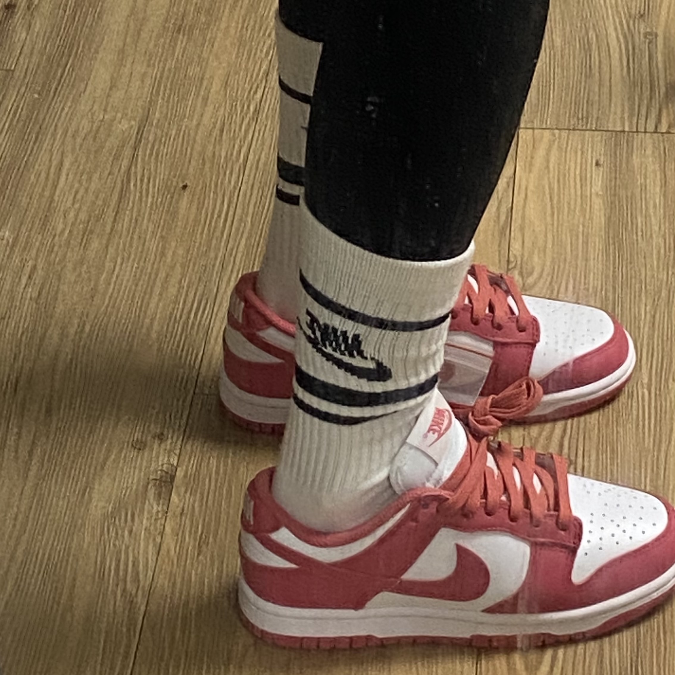 (W) Nike Dunk Low Archeo Pink 착용 스타일 - 1