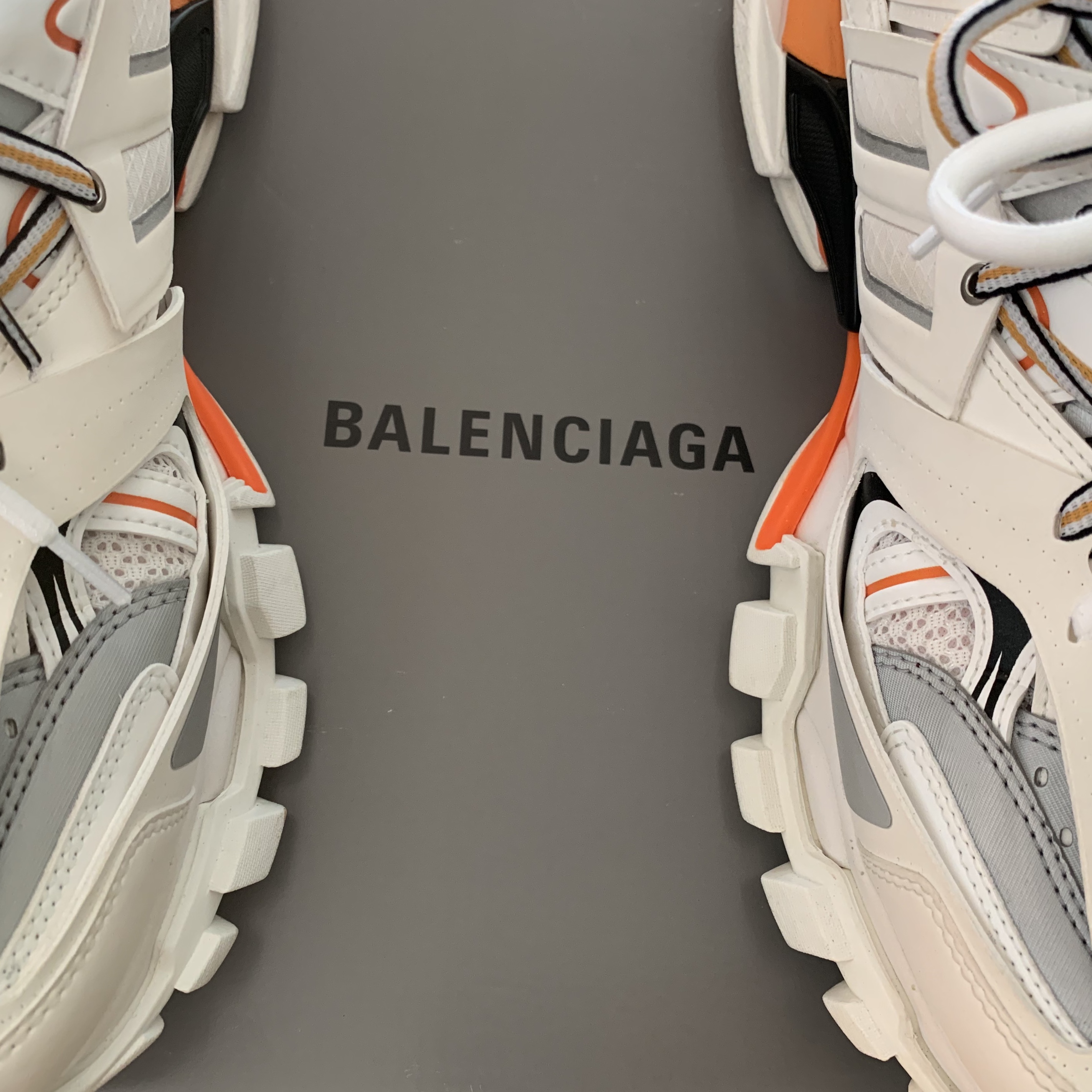 Balenciaga Track Sneakers White Orange 2019 착용 스타일
