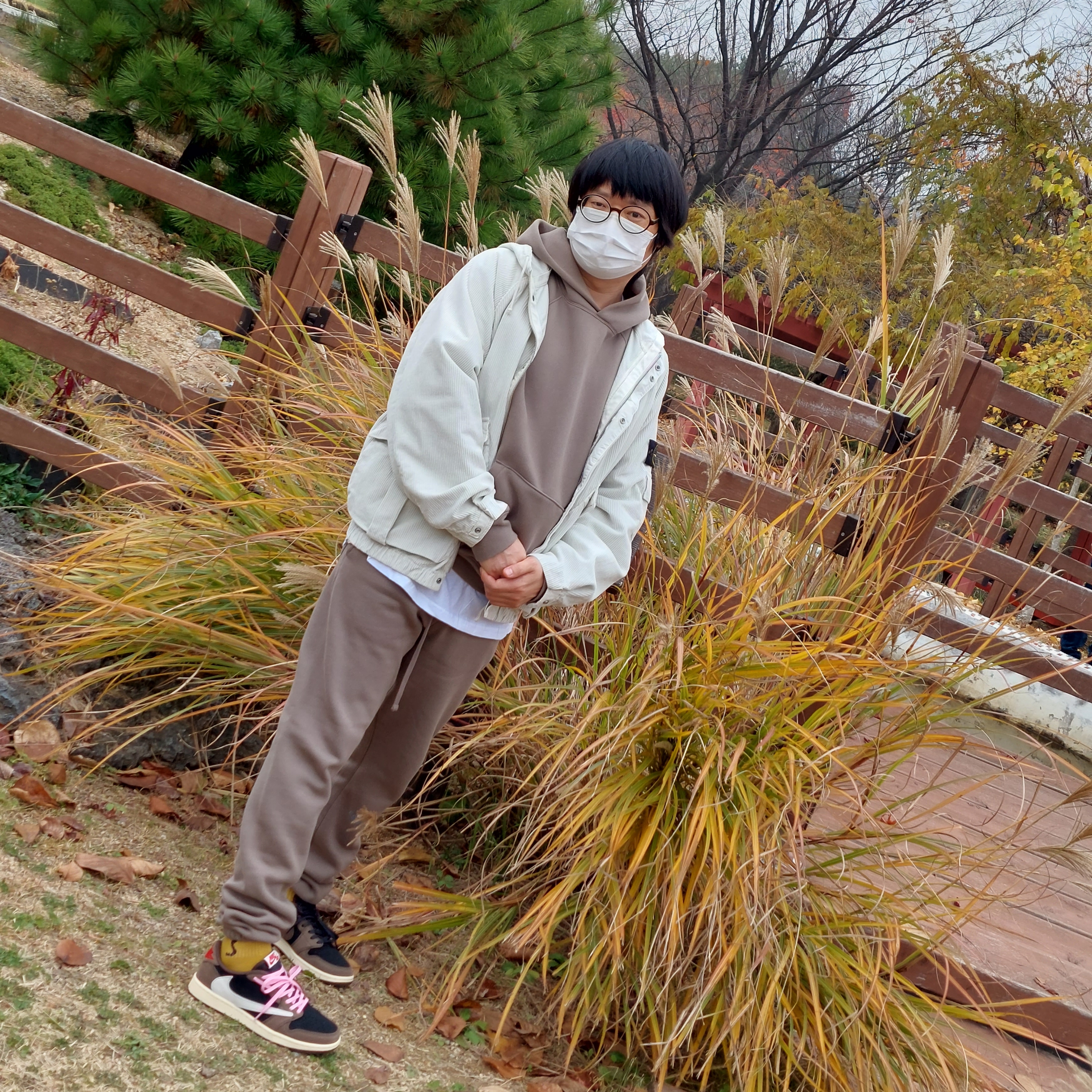 Supreme x Stone Island Corduroy Jacket Stone - 20FW, Essentials Pull-Over Hoodie Taupe - 21SS 착용 스타일 - 2