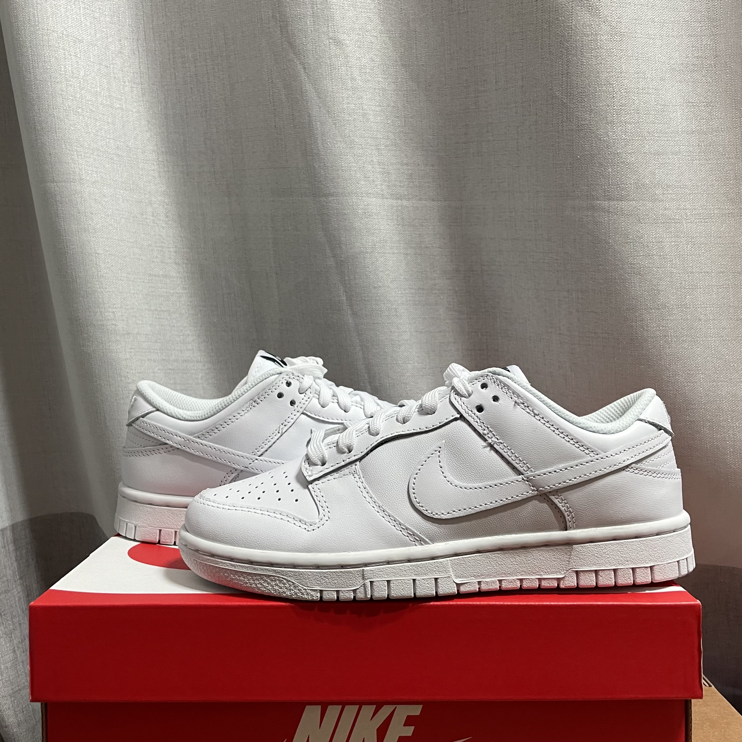 (W) Nike Dunk Low Triple White 착용 스타일 - 3
