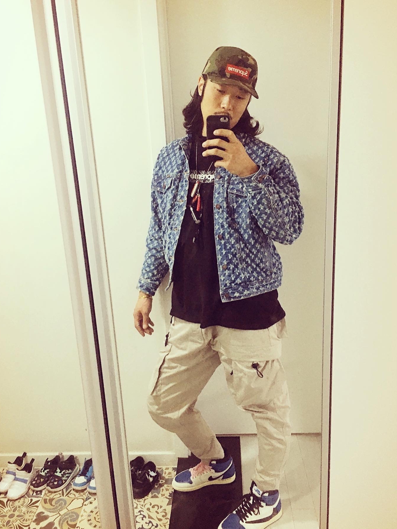 Jordan 1 x Travis Scott x Fragment Retro High OG SP Military Blue, Supreme Hole Punch Denim Trucker Jacket Blue - 20SS 착용 스타일 - 2