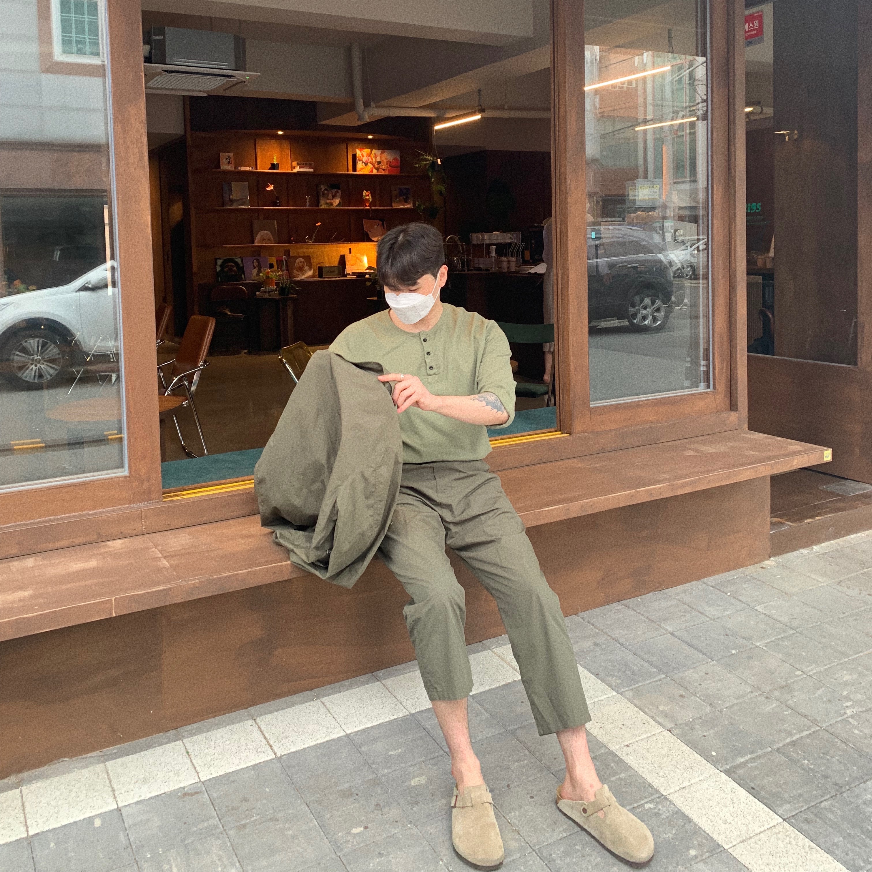 Birkenstock Boston Soft Footbed Taupe - Regular 착용 스타일