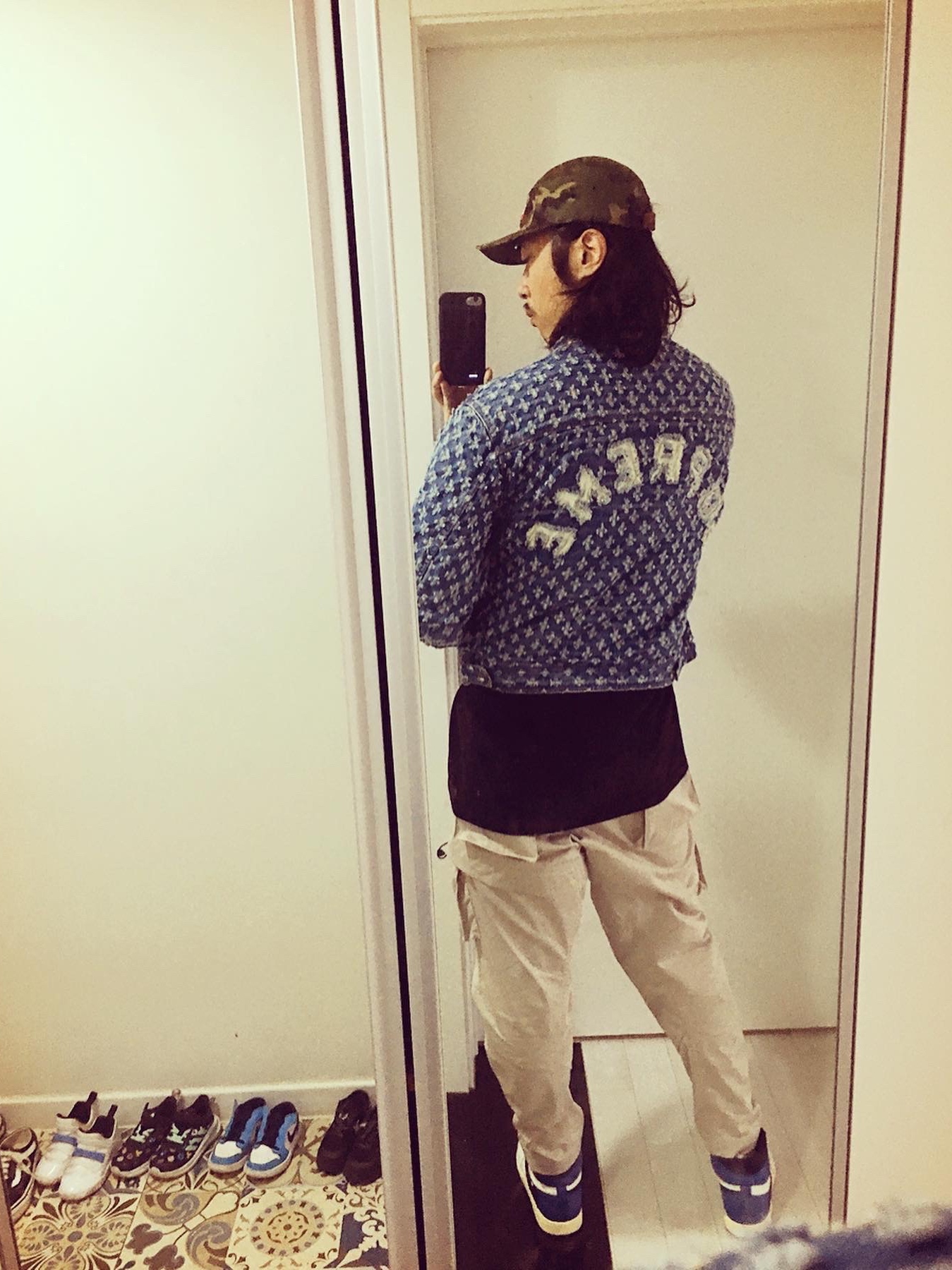 Jordan 1 x Travis Scott x Fragment Retro High OG SP Military Blue, Supreme Hole Punch Denim Trucker Jacket Blue - 20SS 착용 스타일 - 3