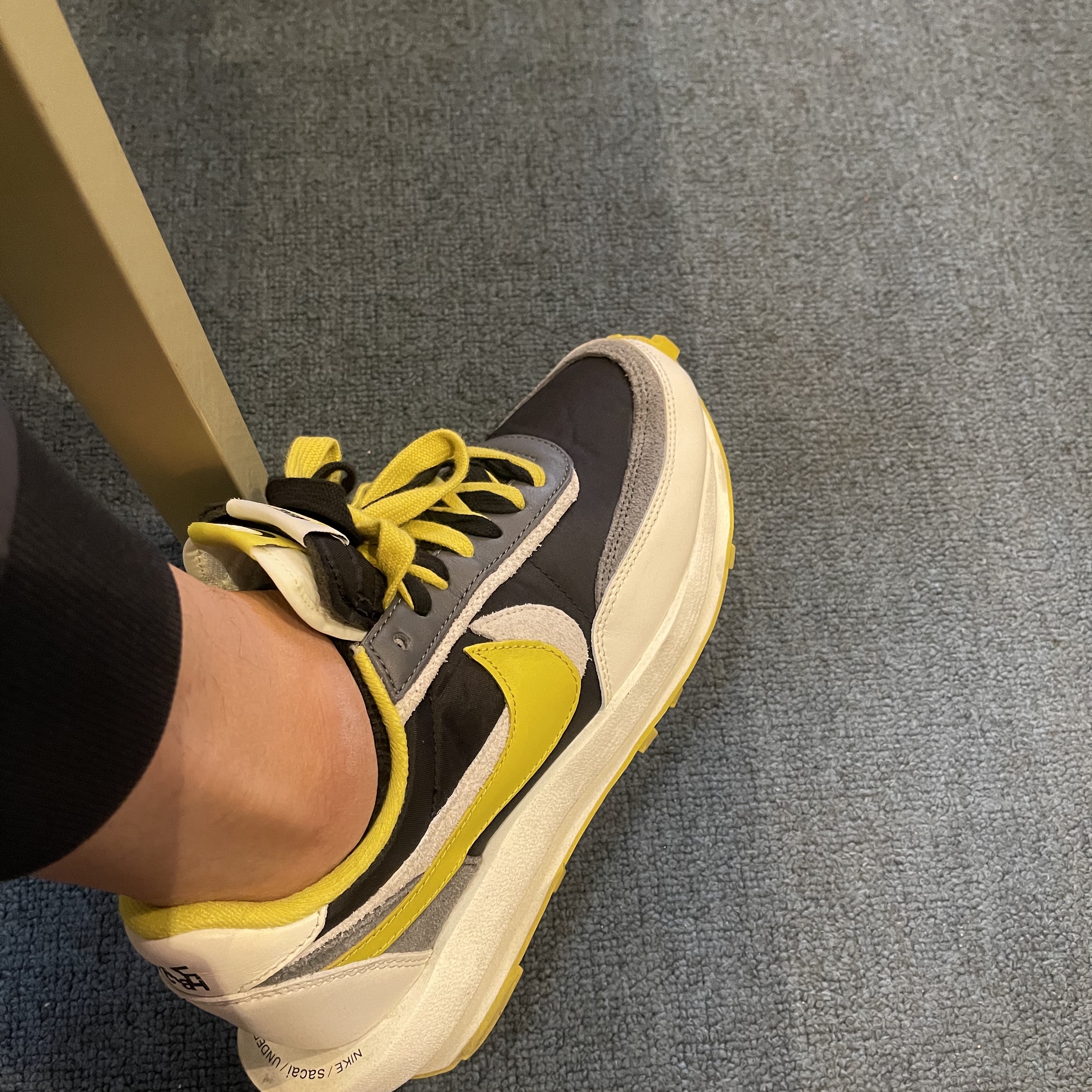 Nike x Sacai x Undercover LDWaffle Black Bright Citron 착용 스타일 - 3