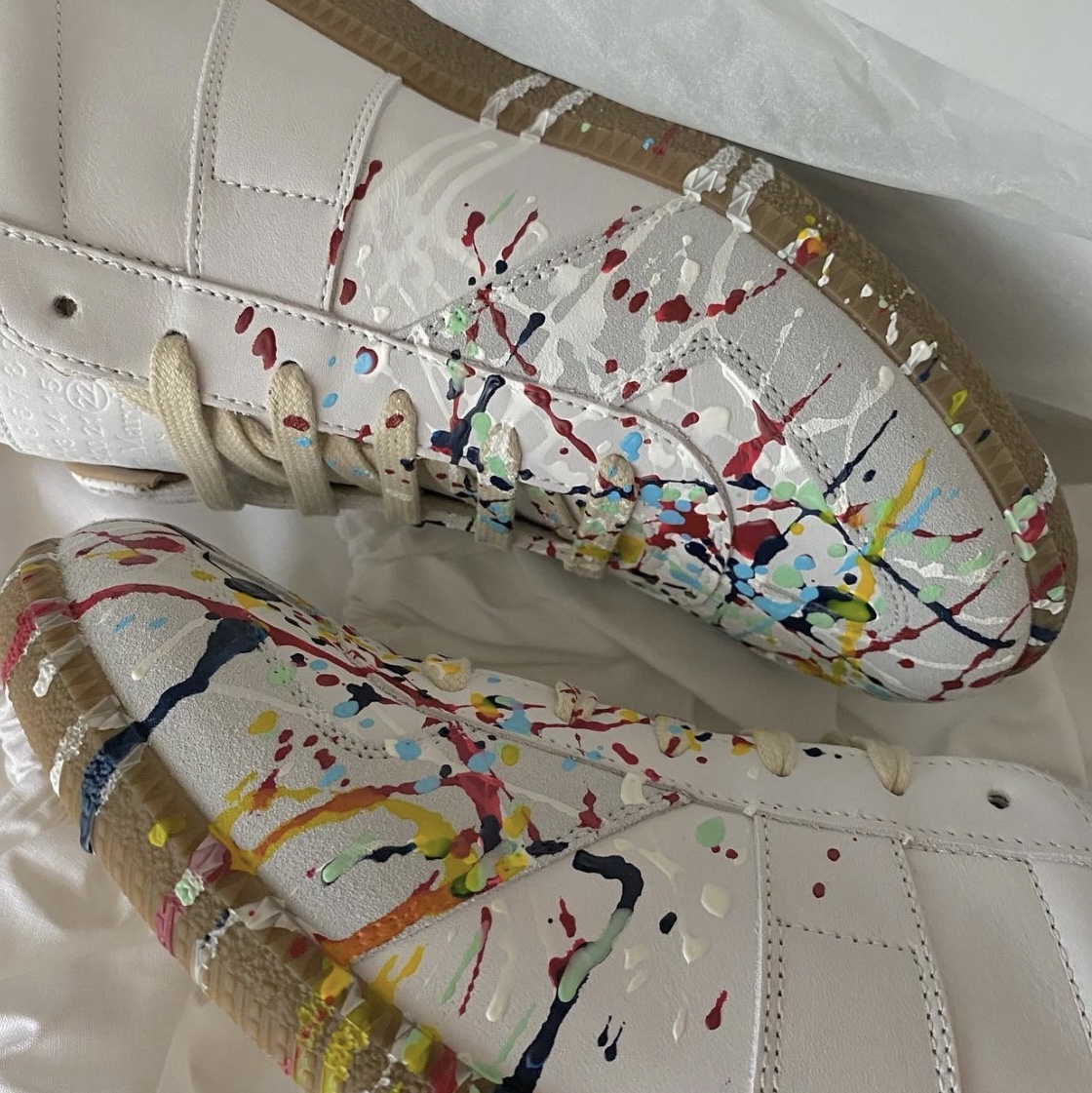 Maison Margiela Replica Paint Drop Sneakers 착용 스타일 - 3