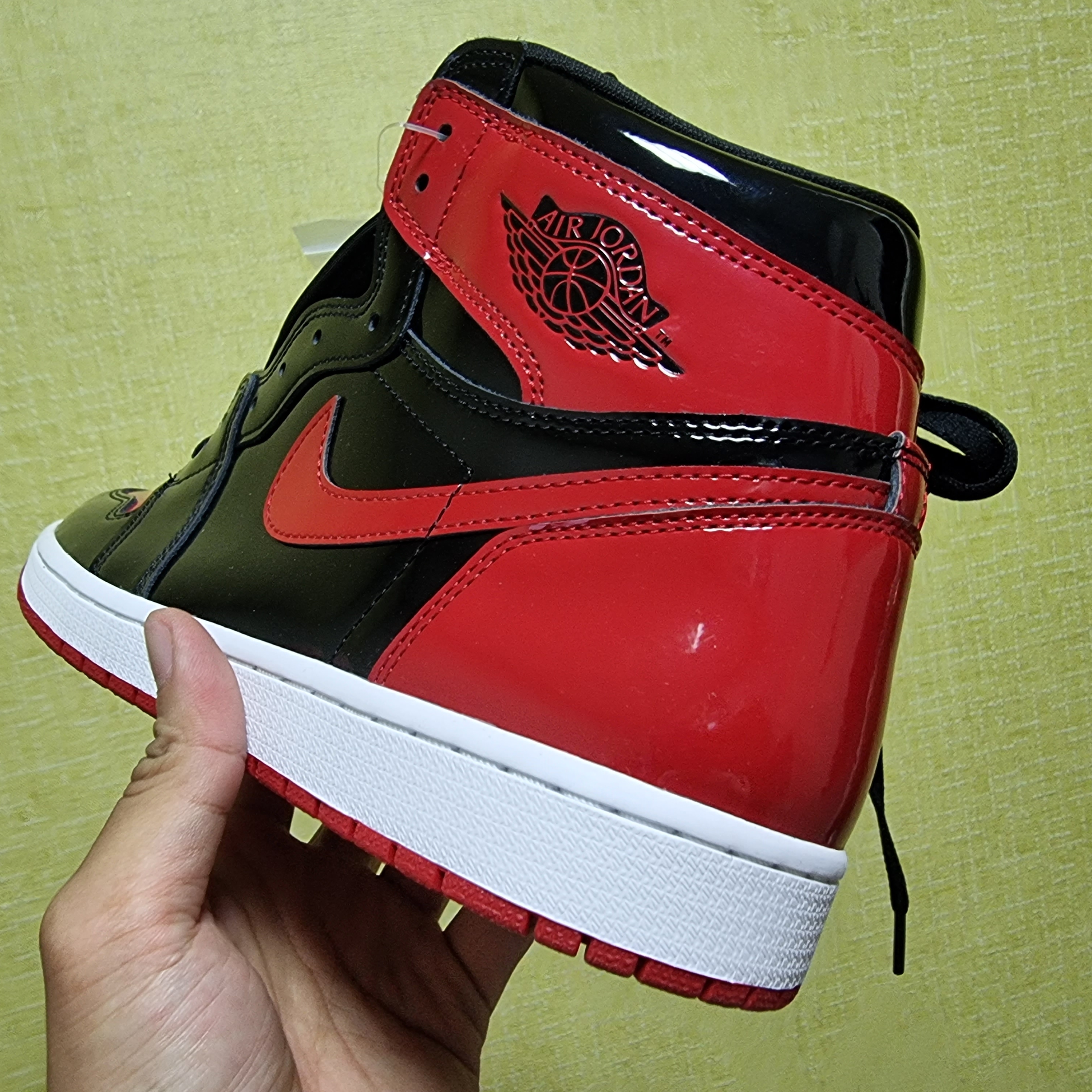 Jordan 1 Retro High OG Patent Bred 착용 스타일 - 2