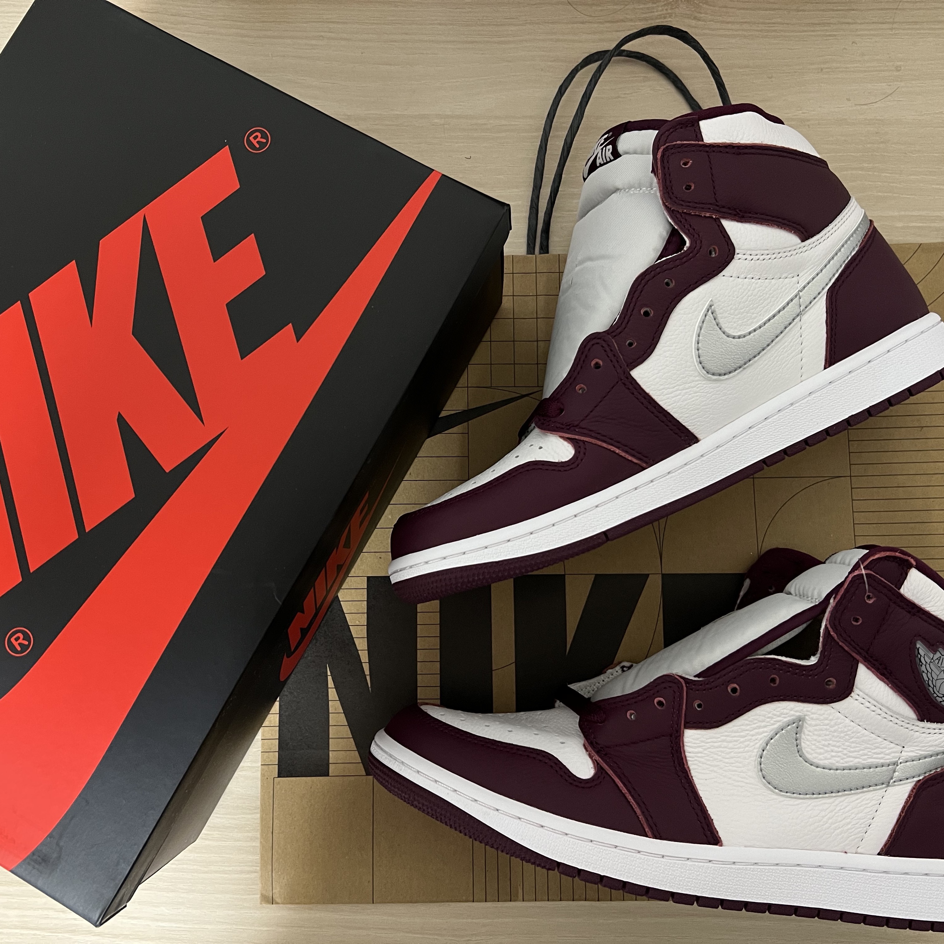 Jordan 1 Retro High OG Bordeaux 착용 스타일 - 1
