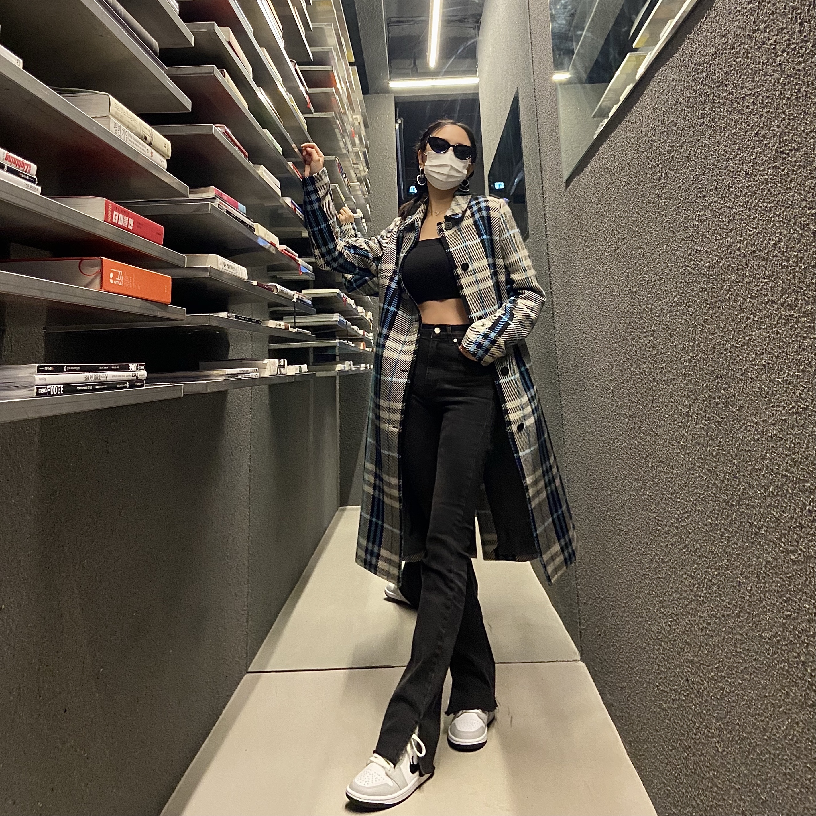 (W) Jordan 1 Mid Grey Fog 착용 스타일 - 1