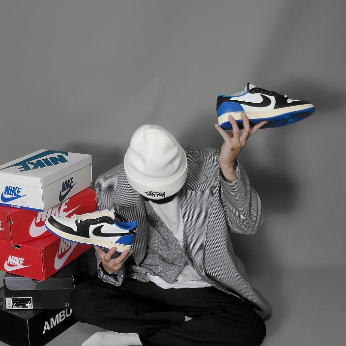 Jordan 1 x Travis Scott x Fragment Retro Low OG SP Military Blue, Nike x Stussy Cuff Beanie White 착용 스타일 - 2
