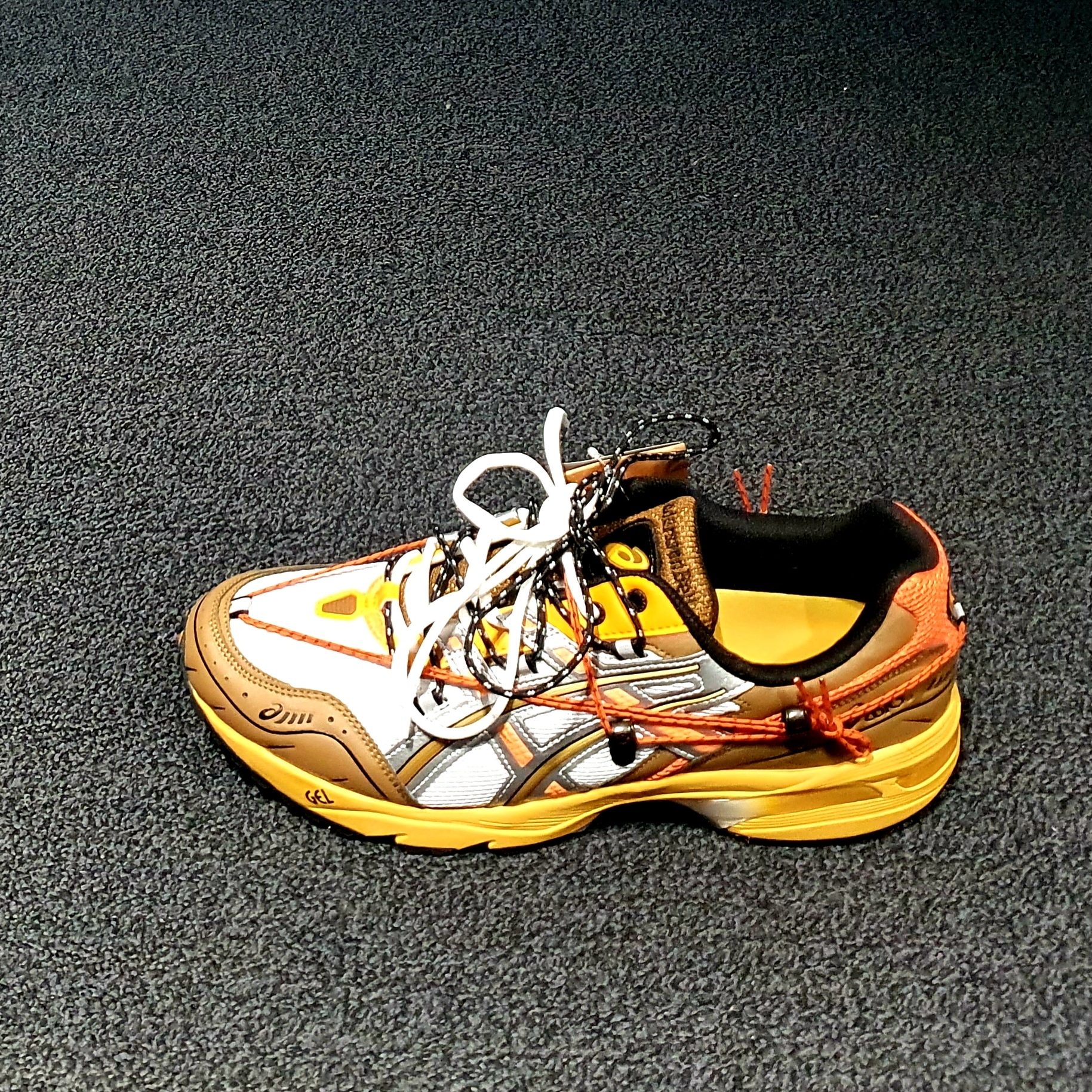 Asics x Andersson Bell Gel-1090 White Orange 착용 스타일