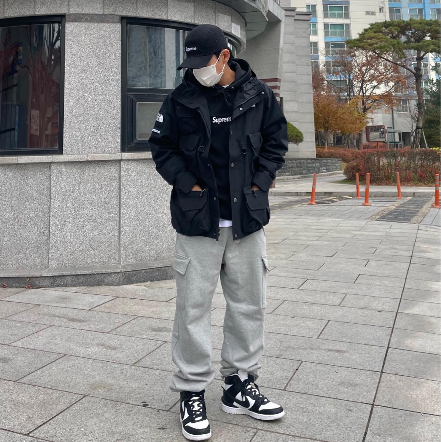 Supreme Waxed Cotton Camp Cap Black - 21FW, Supreme x The North Face Cargo Jacket Black - 20SS 착용 스타일