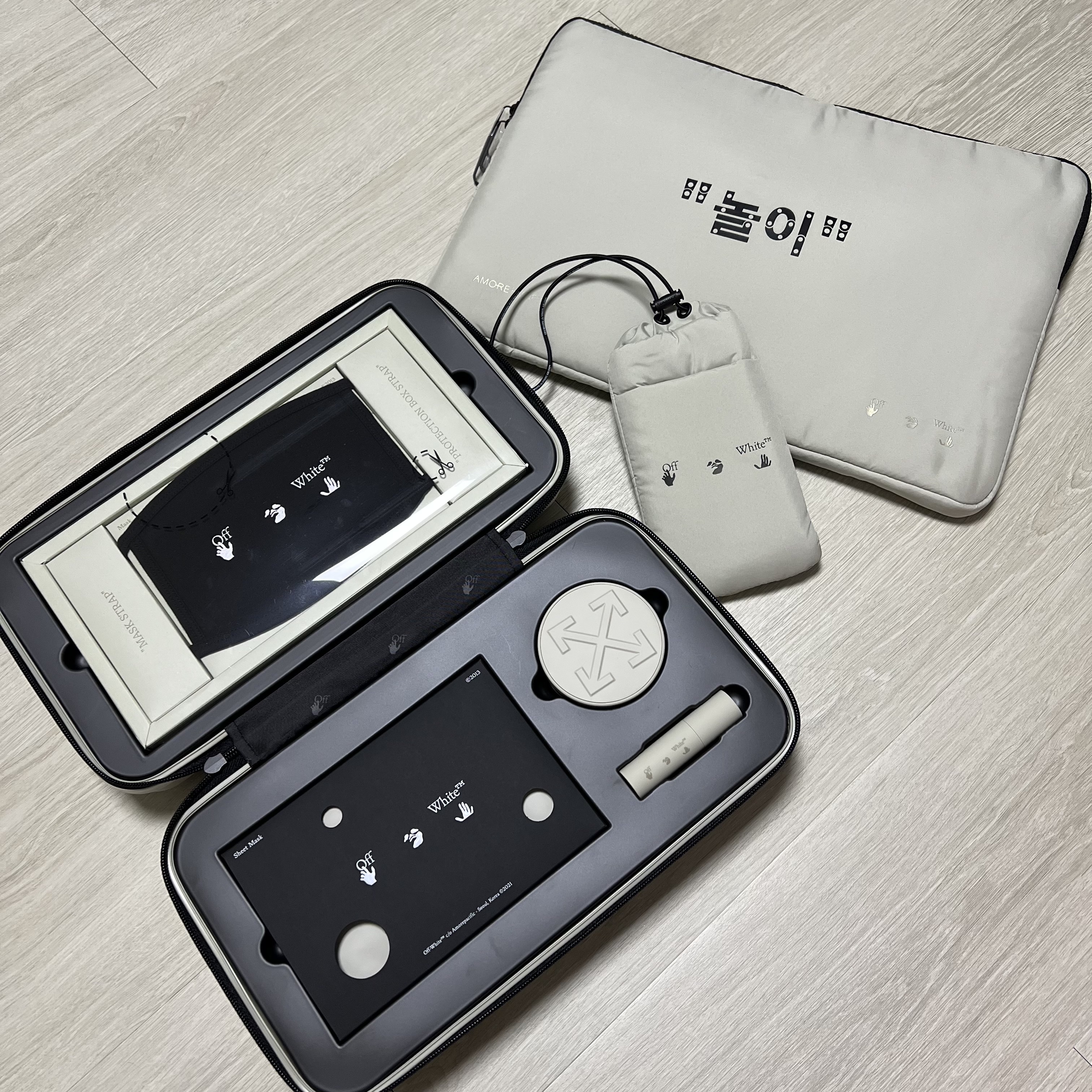 Off-White x Amore Pacific Protection Box (Without Cosmetics), Off-White x Amore Pacific Play Kit 착용 스타일 - 1