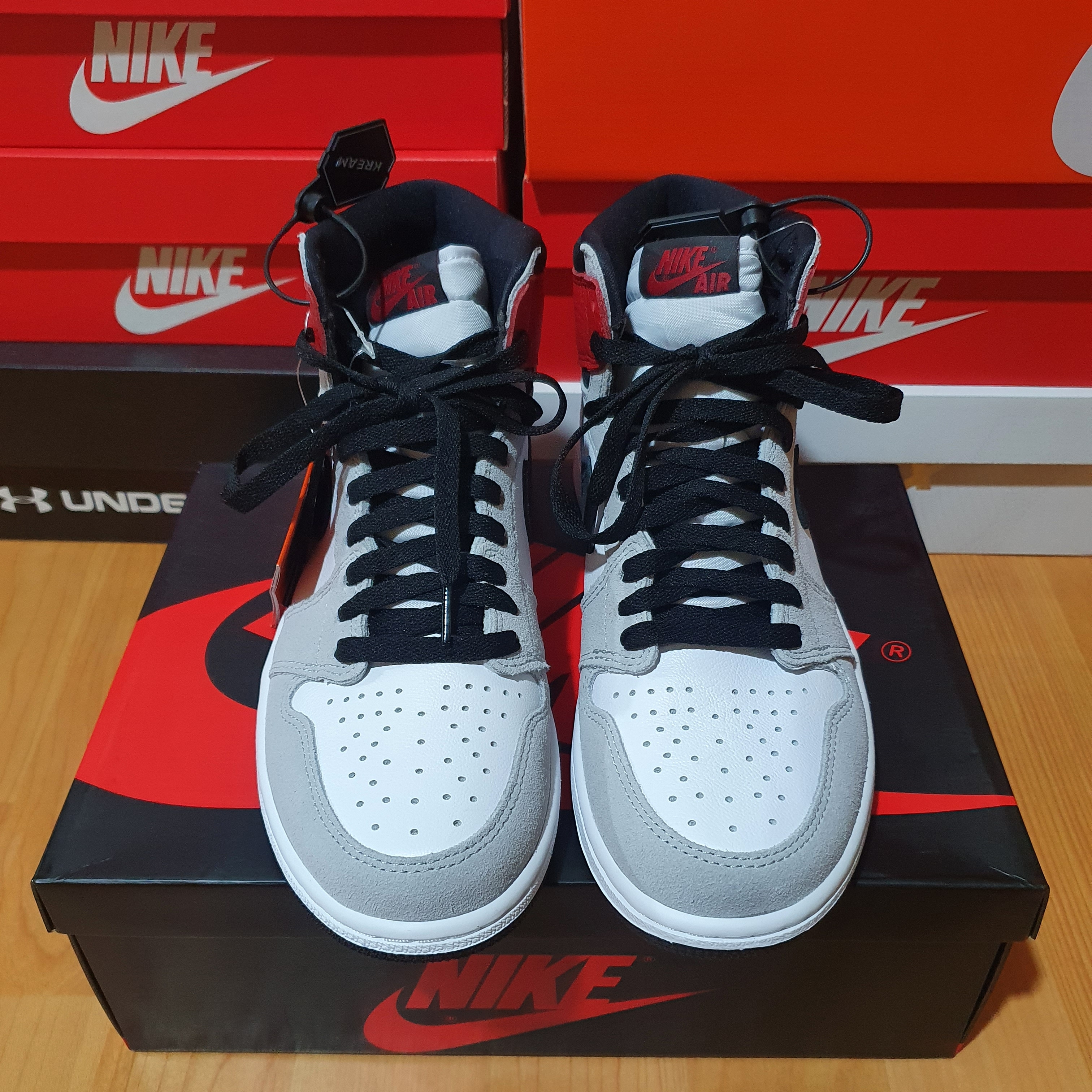 Jordan 1 Retro High OG Light Smoke Grey 착용 스타일 - 3