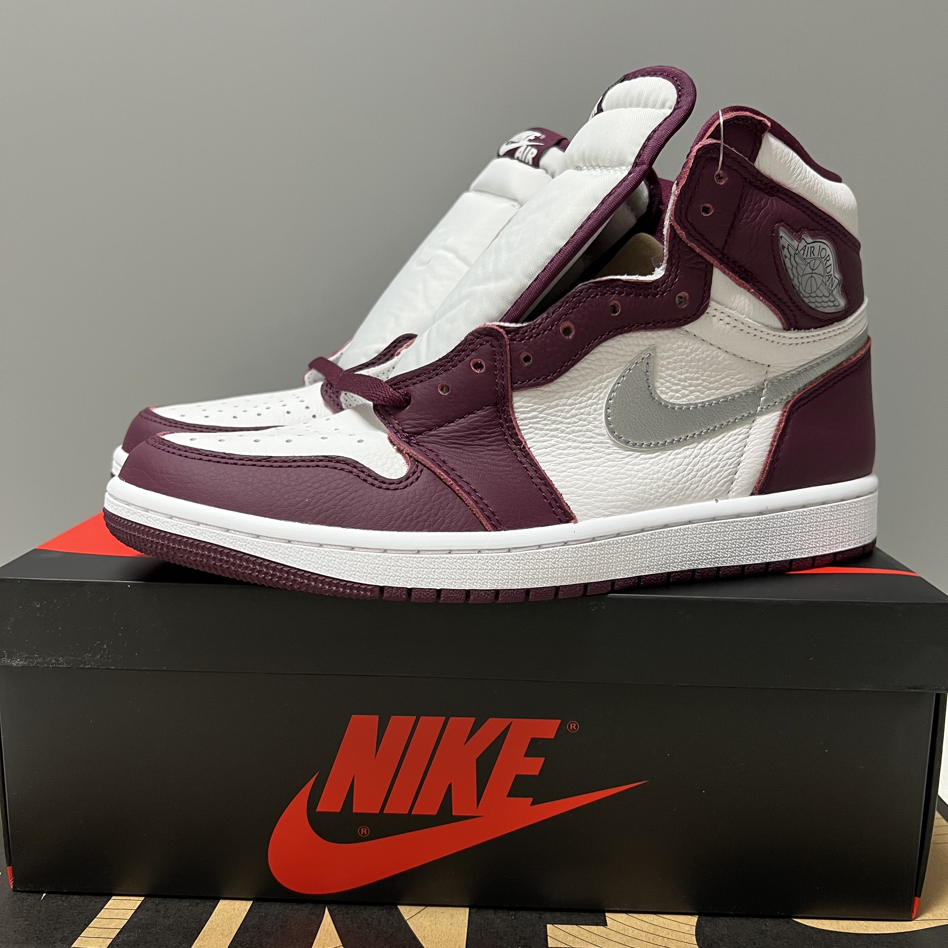 Jordan 1 Retro High OG Bordeaux 착용 스타일 - 2