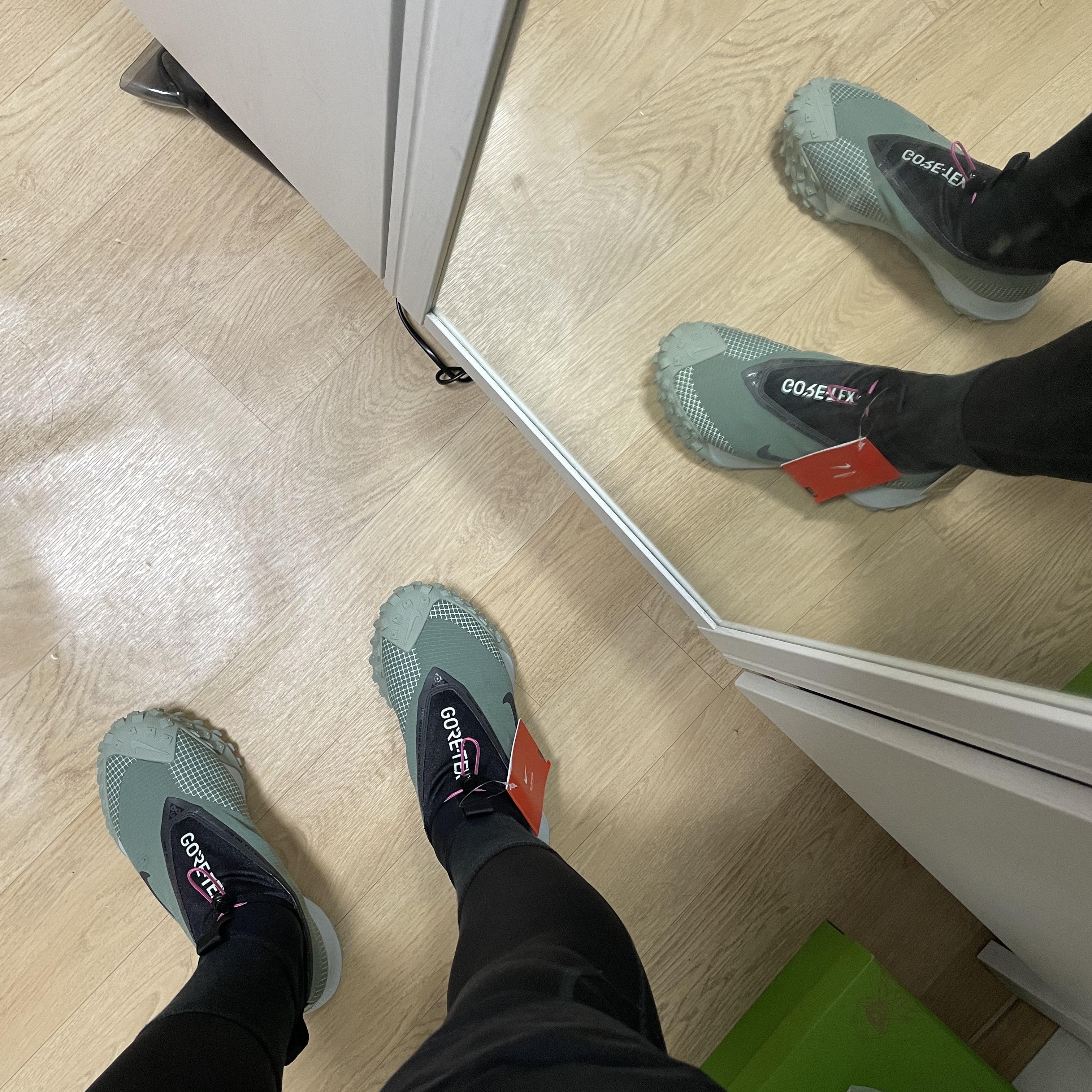Nike ACG Mountain Fly Gore-Tex Clay Green 착용 스타일