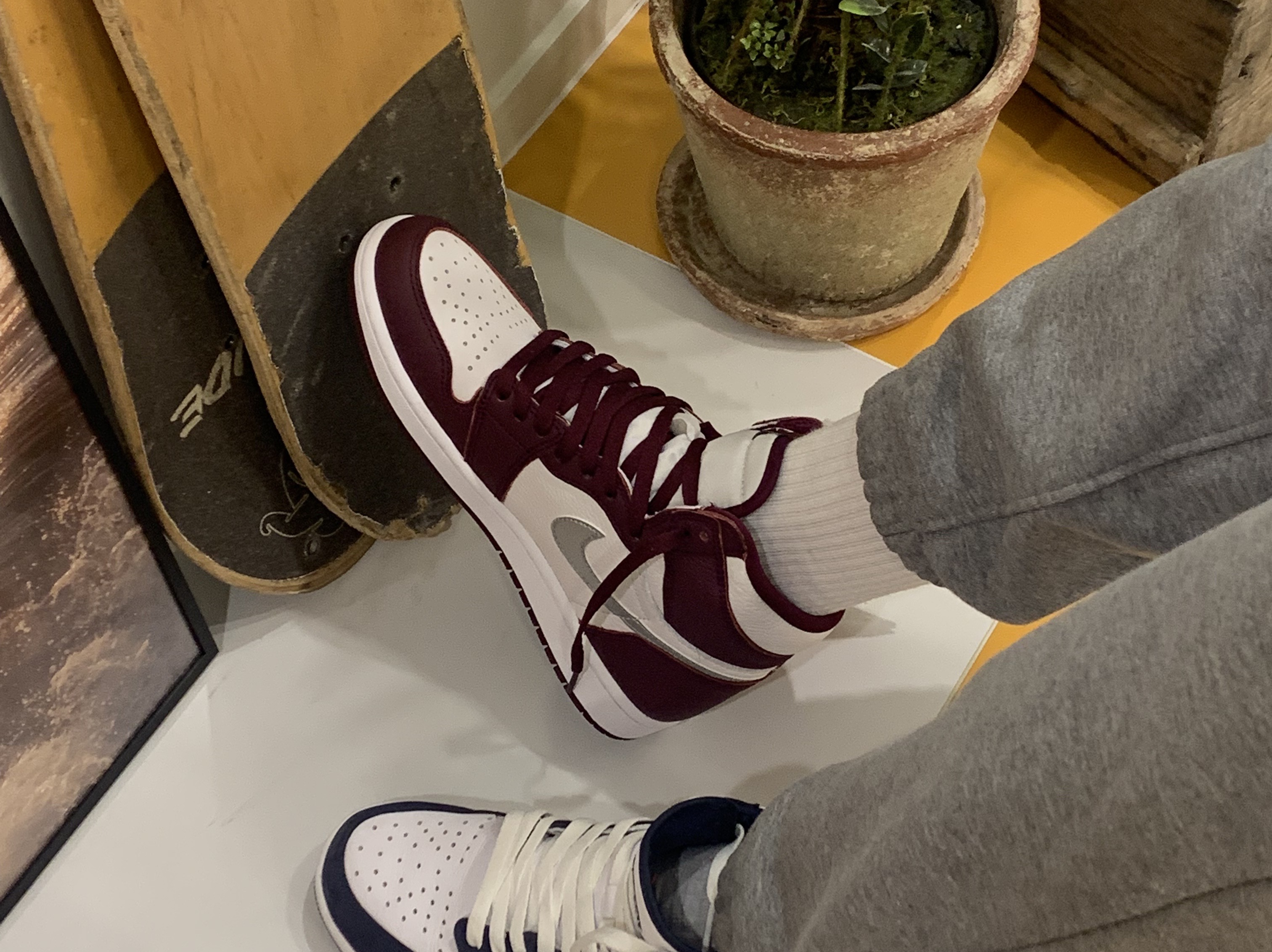 Jordan 1 Retro High OG Bordeaux, Jordan 1 Retro High OG CO.JP Midnight Navy 착용 스타일 - 2