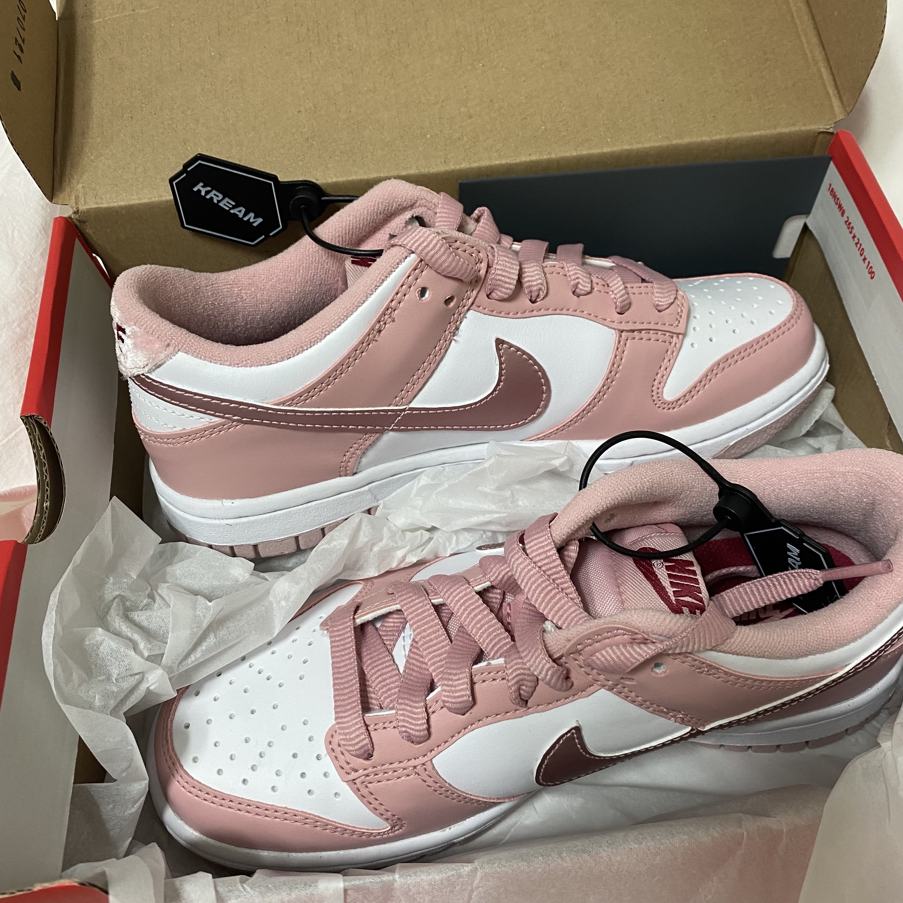 (GS) Nike Dunk Low Pink Velvet 착용 스타일 - 5