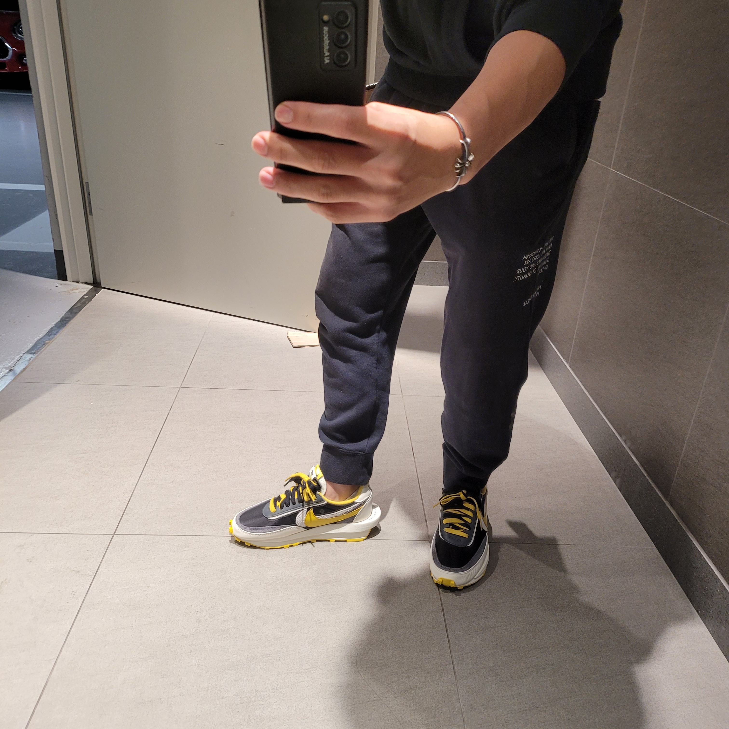 Nike x Sacai x Undercover LDWaffle Black Bright Citron 착용 스타일 - 2