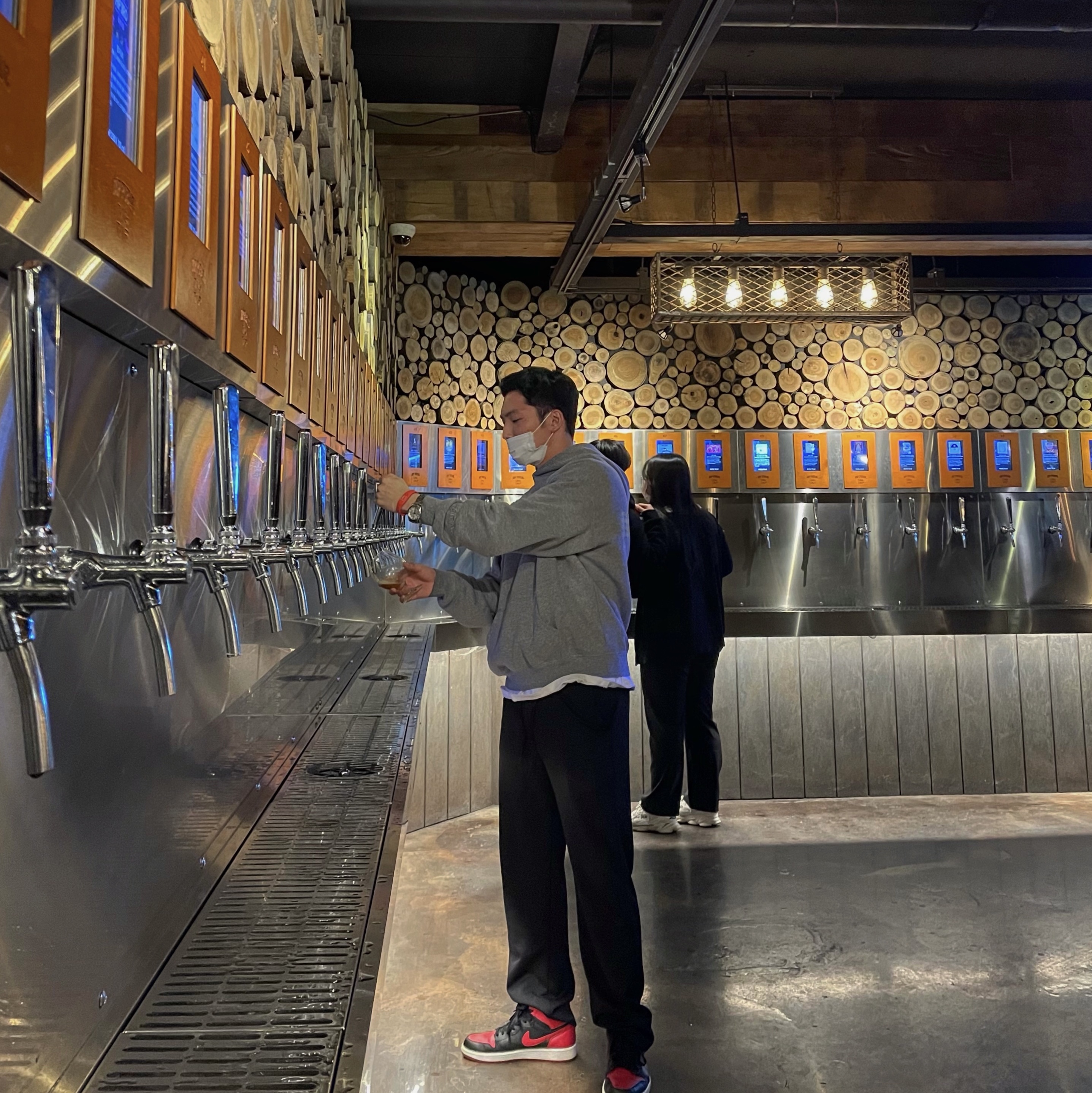 Jordan 1 Retro High OG Bred Banned 2016 착용 스타일 - 2