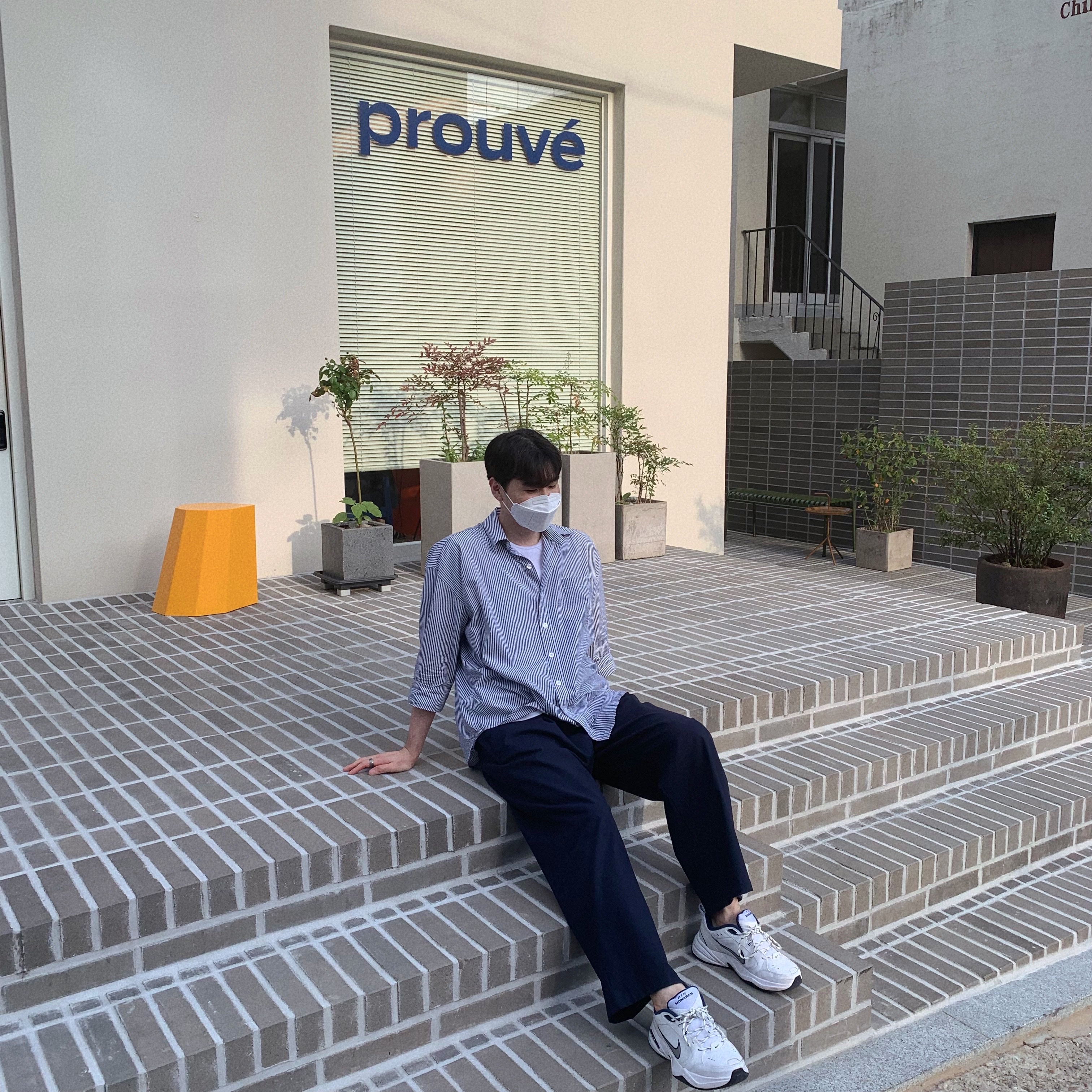 Nike Air Monarch IV White Navy 착용 스타일