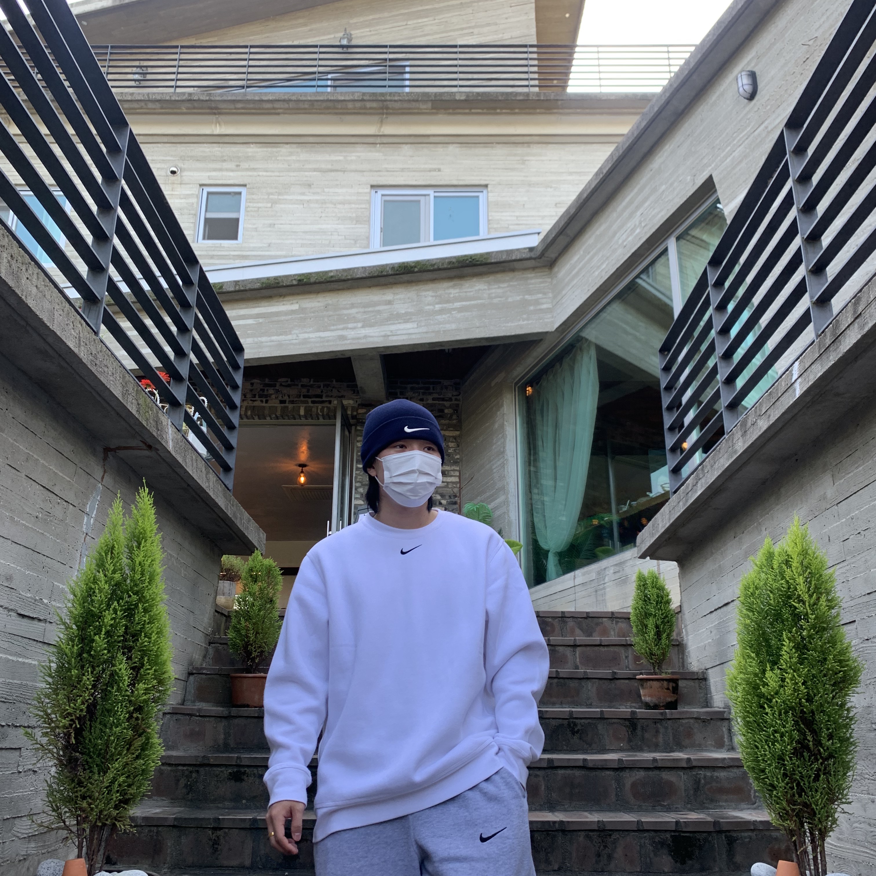 Adidas Yeezy Boost 700 Wave Runner Solid Grey 2017/2019 착용 스타일 - 2