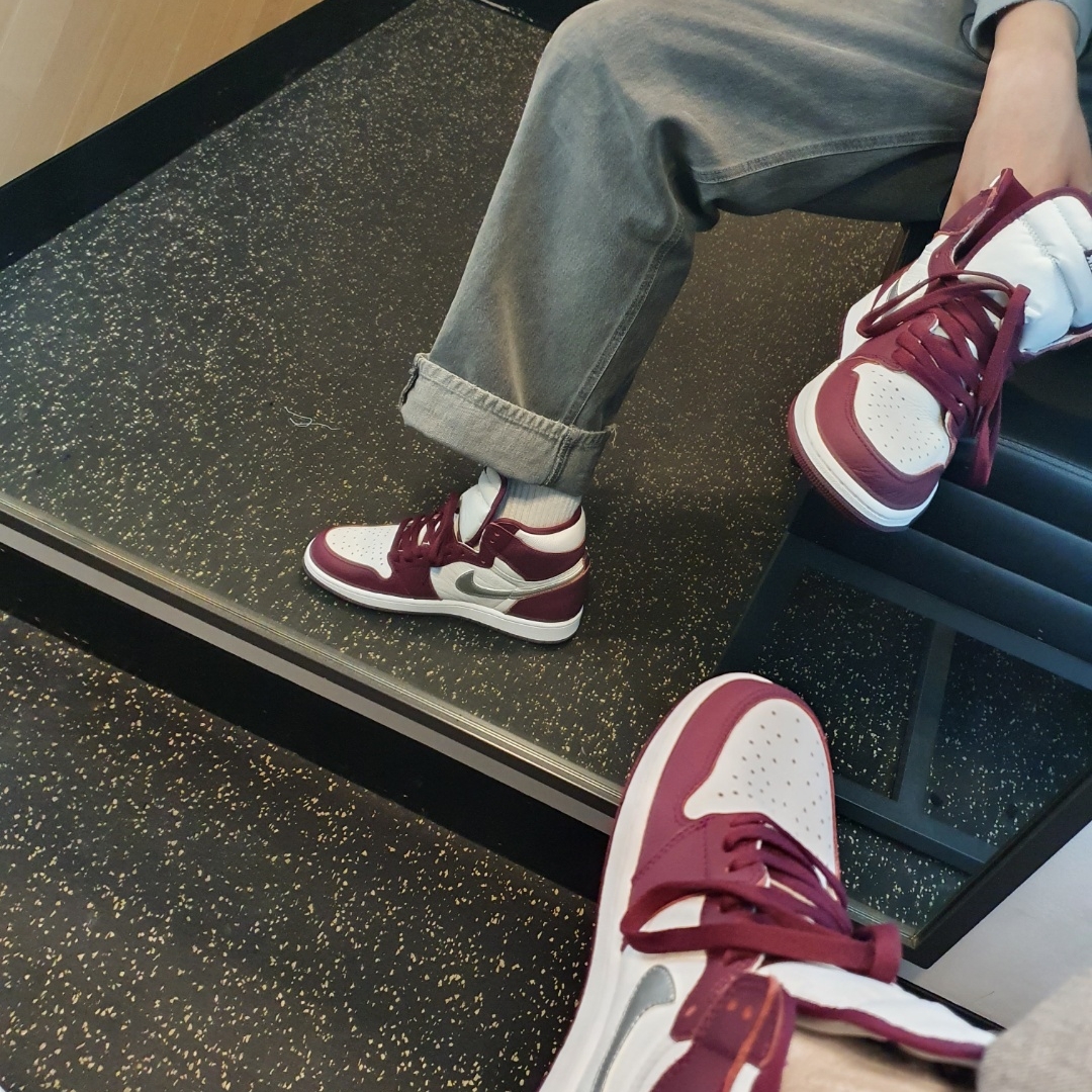 Jordan 1 Retro High OG Bordeaux, (GS) Jordan 1 Retro High OG Bordeaux 착용 스타일
