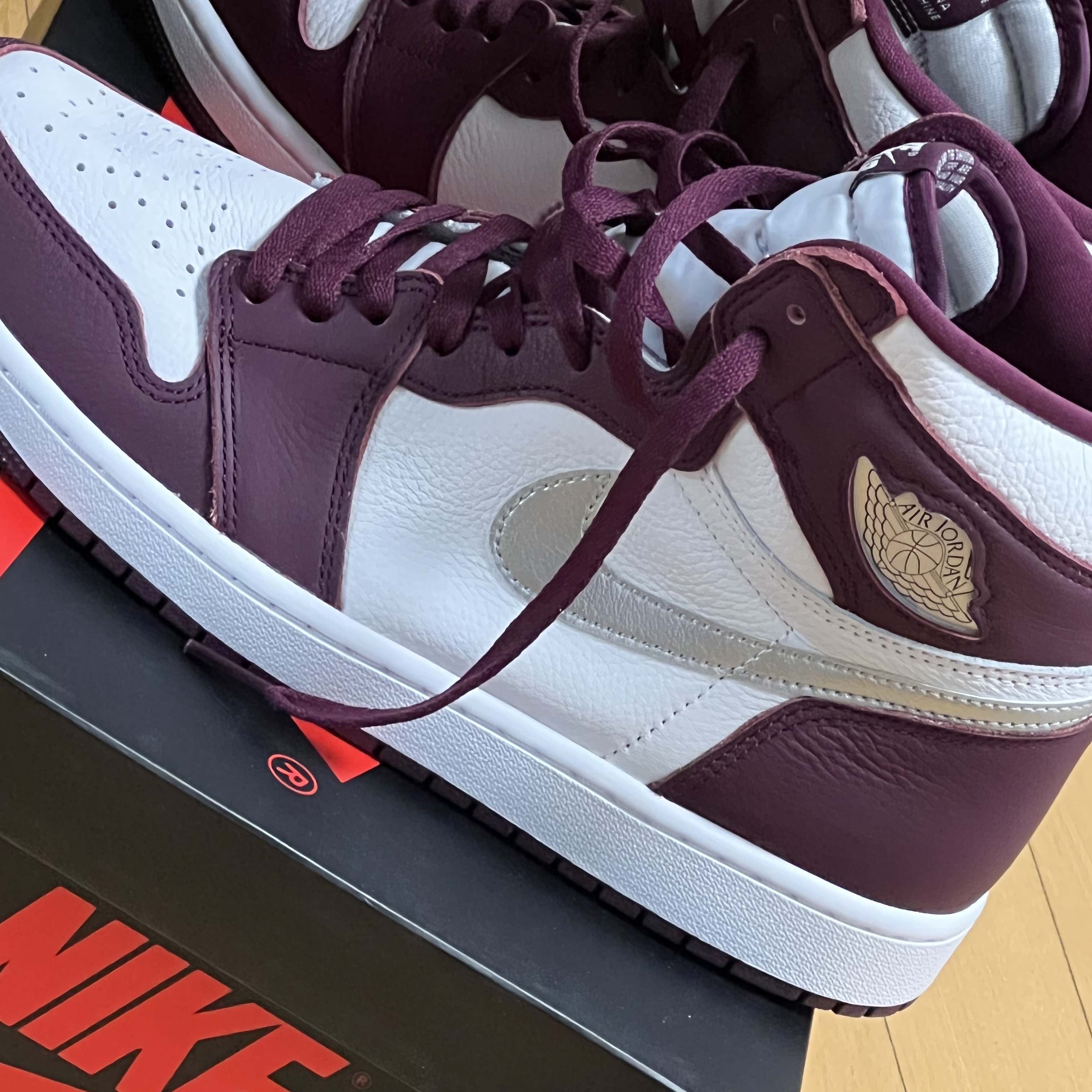 Jordan 1 Retro High OG Bordeaux 착용 스타일 - 3