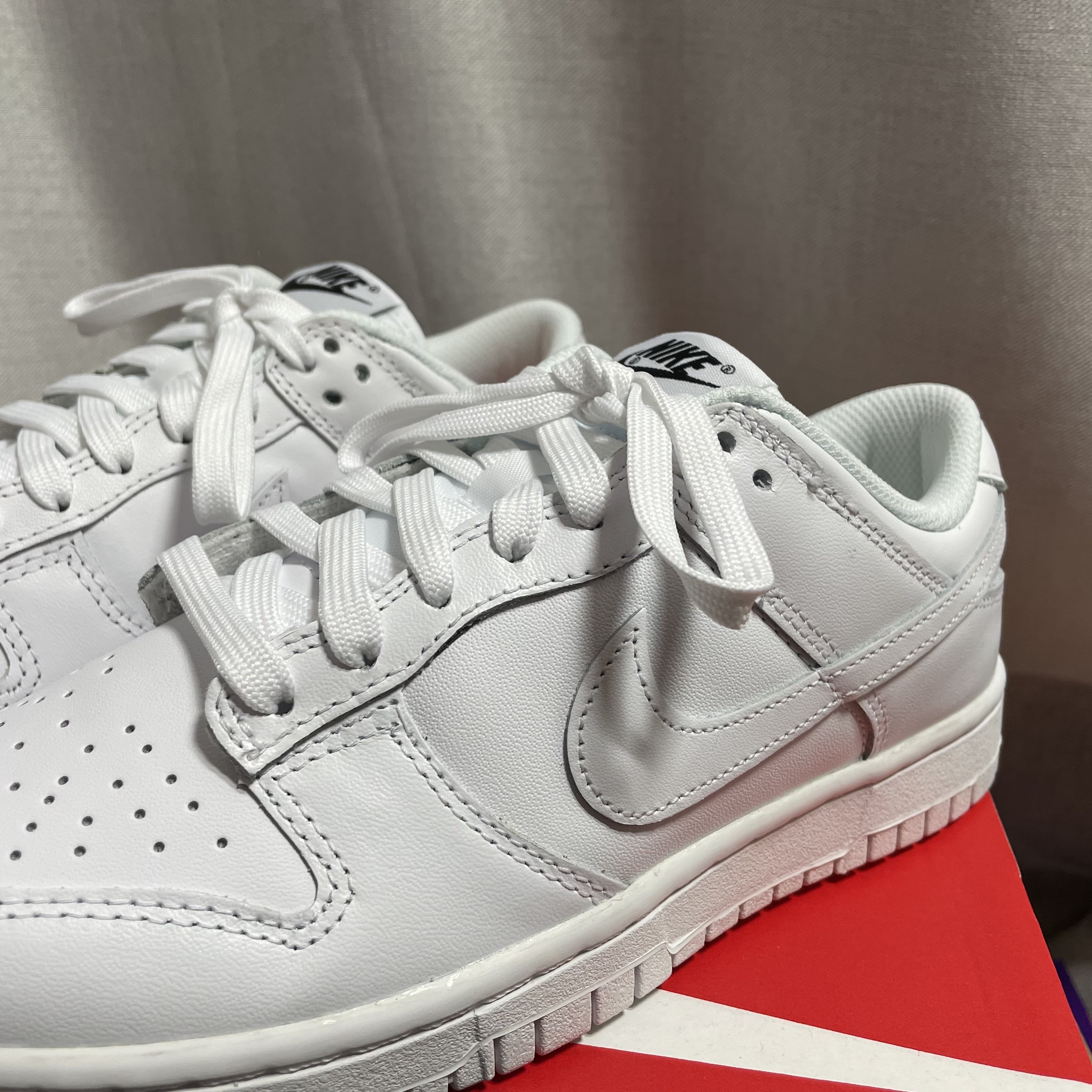 (W) Nike Dunk Low Triple White 착용 스타일 - 2