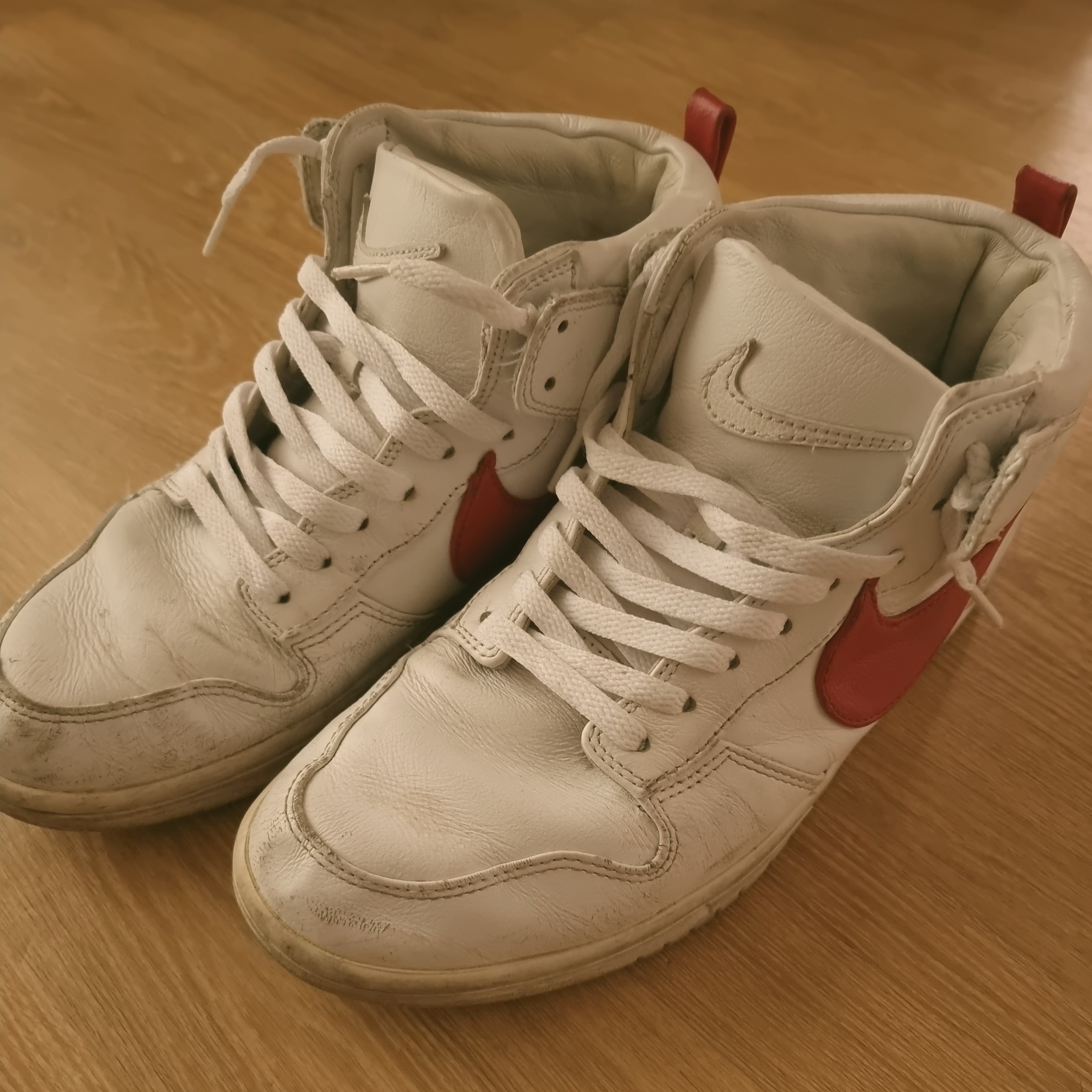 Nike x Riccardo Tisci Dunk Lux Chukka White Red 착용 스타일 - 1