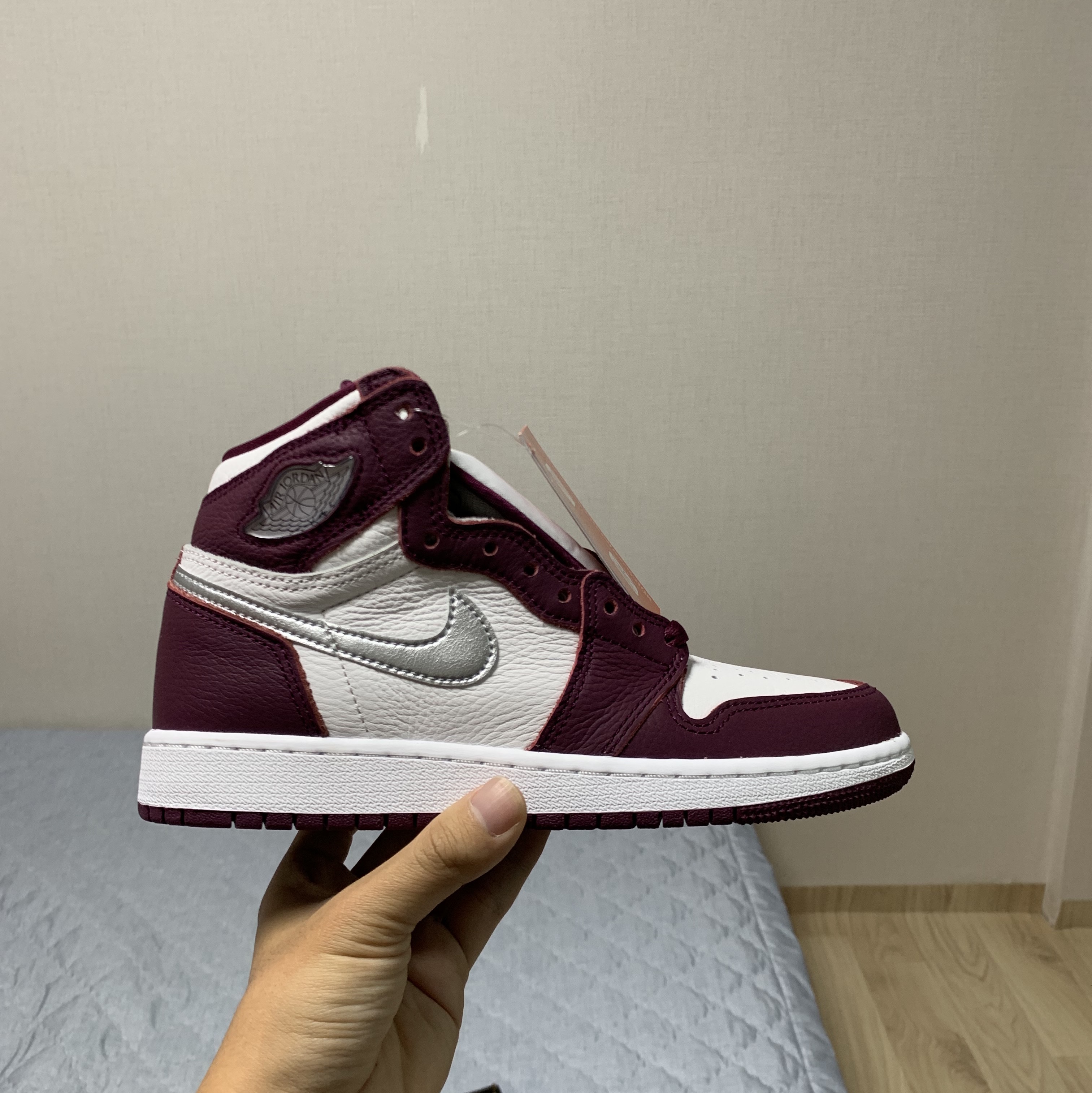 (GS) Jordan 1 Retro High OG Bordeaux 착용 스타일 - 3