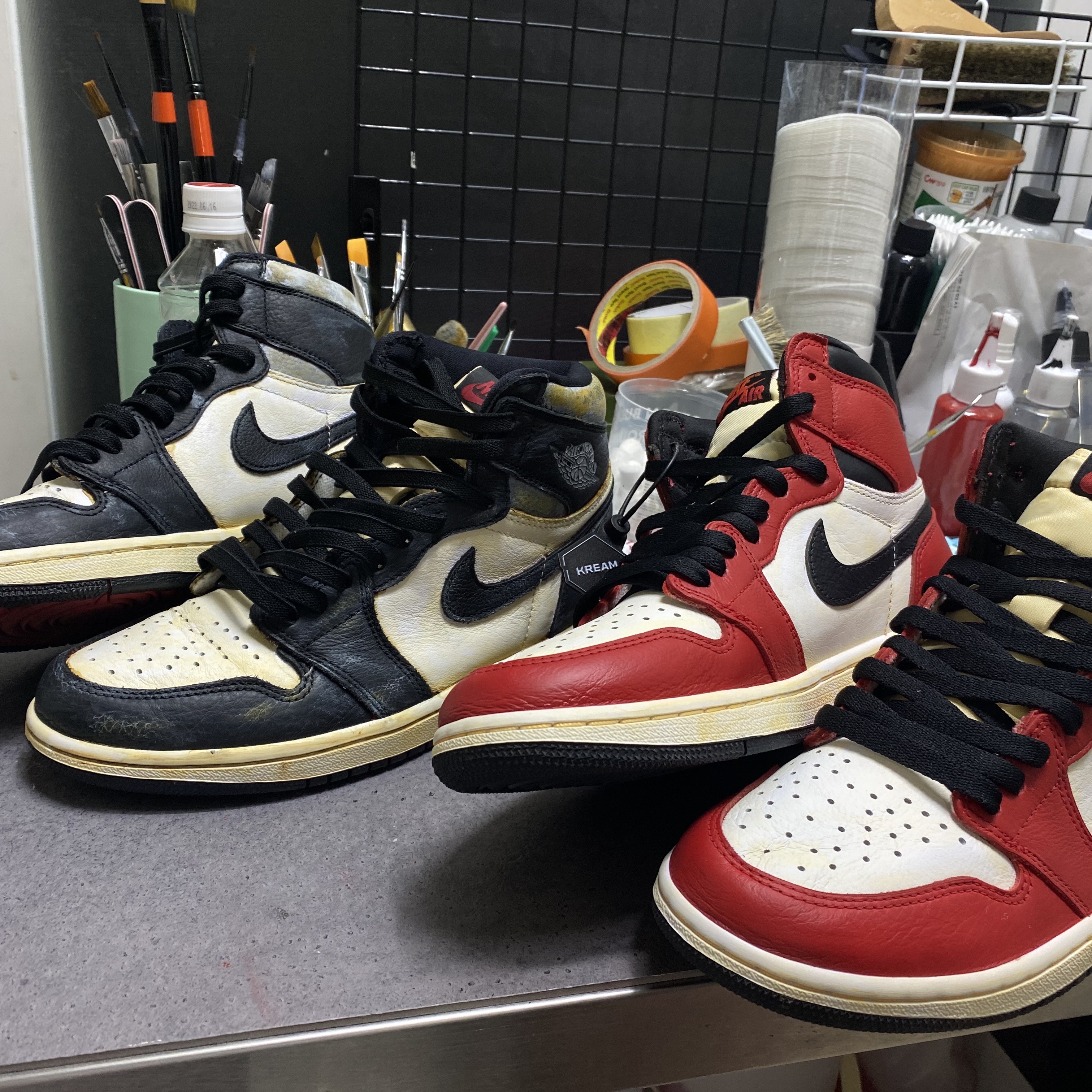Jordan 1 Retro High OG Bloodline, Jordan 1 Retro High OG Light Fusion Red 착용 스타일 - 2
