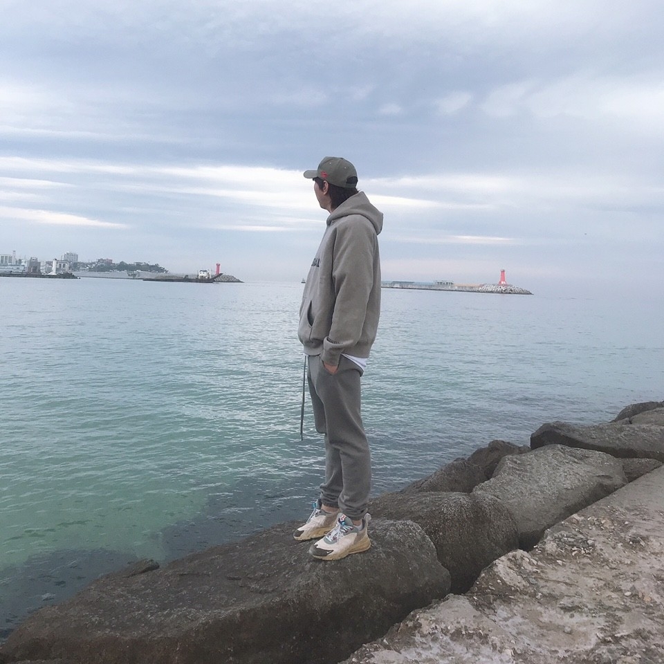 Essentials 3D Silicon Applique Pullover Hoodie Moss - 20FW, Nike x Travis Scott Air Max 270 React Cactus Trails 착용 스타일 - 1