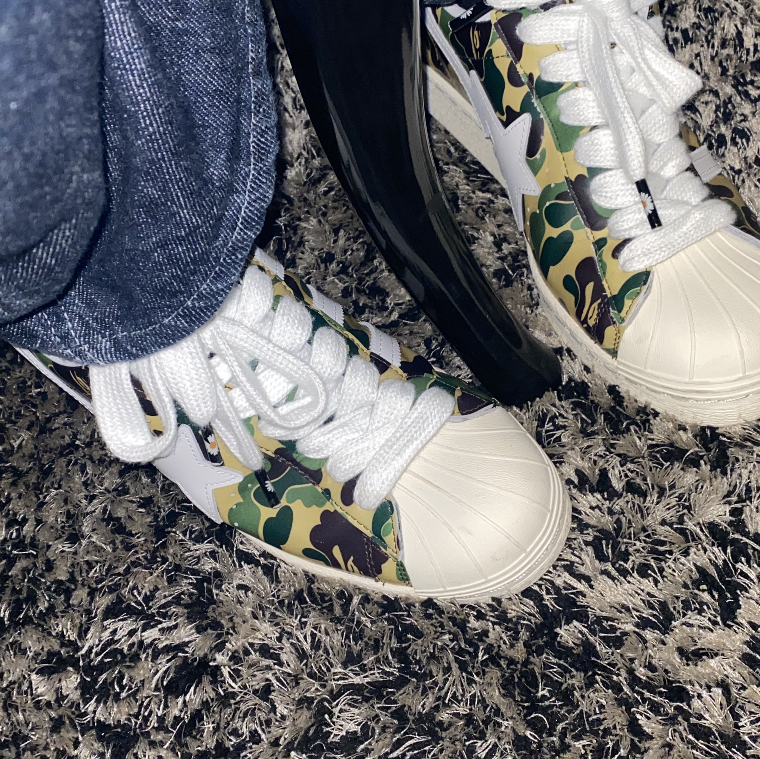 Adidas x BAPE Superstar 80s Green Camo 착용 스타일