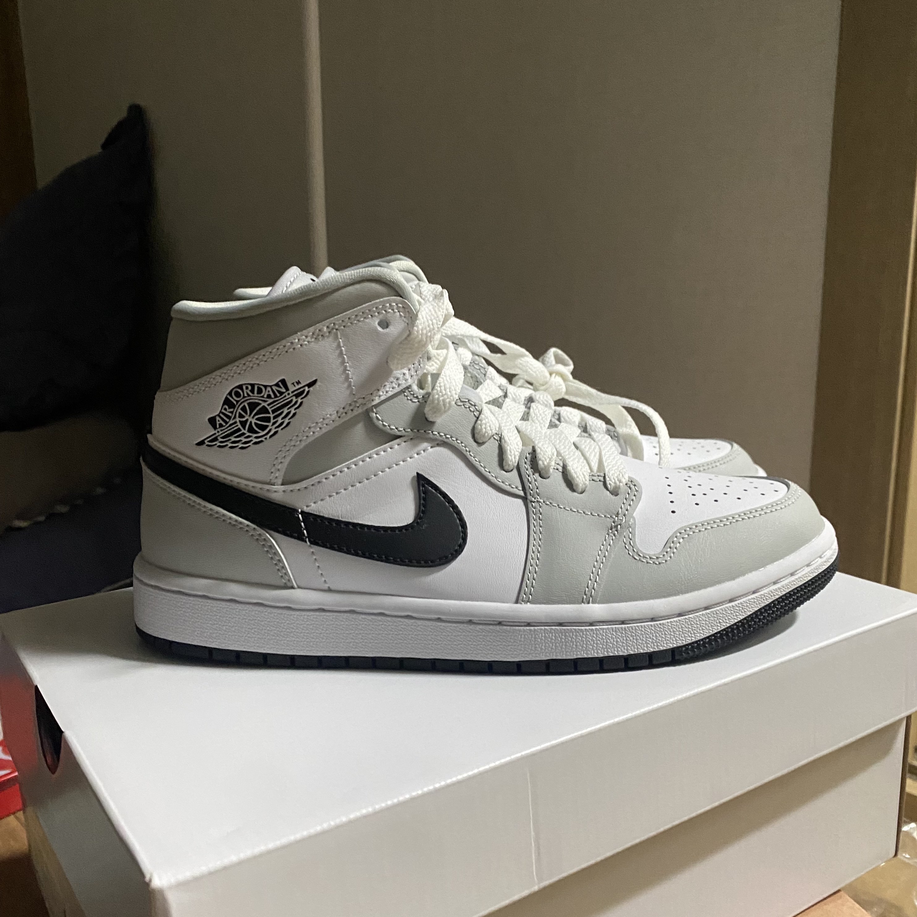 (W) Jordan 1 Mid Grey Fog 착용 스타일