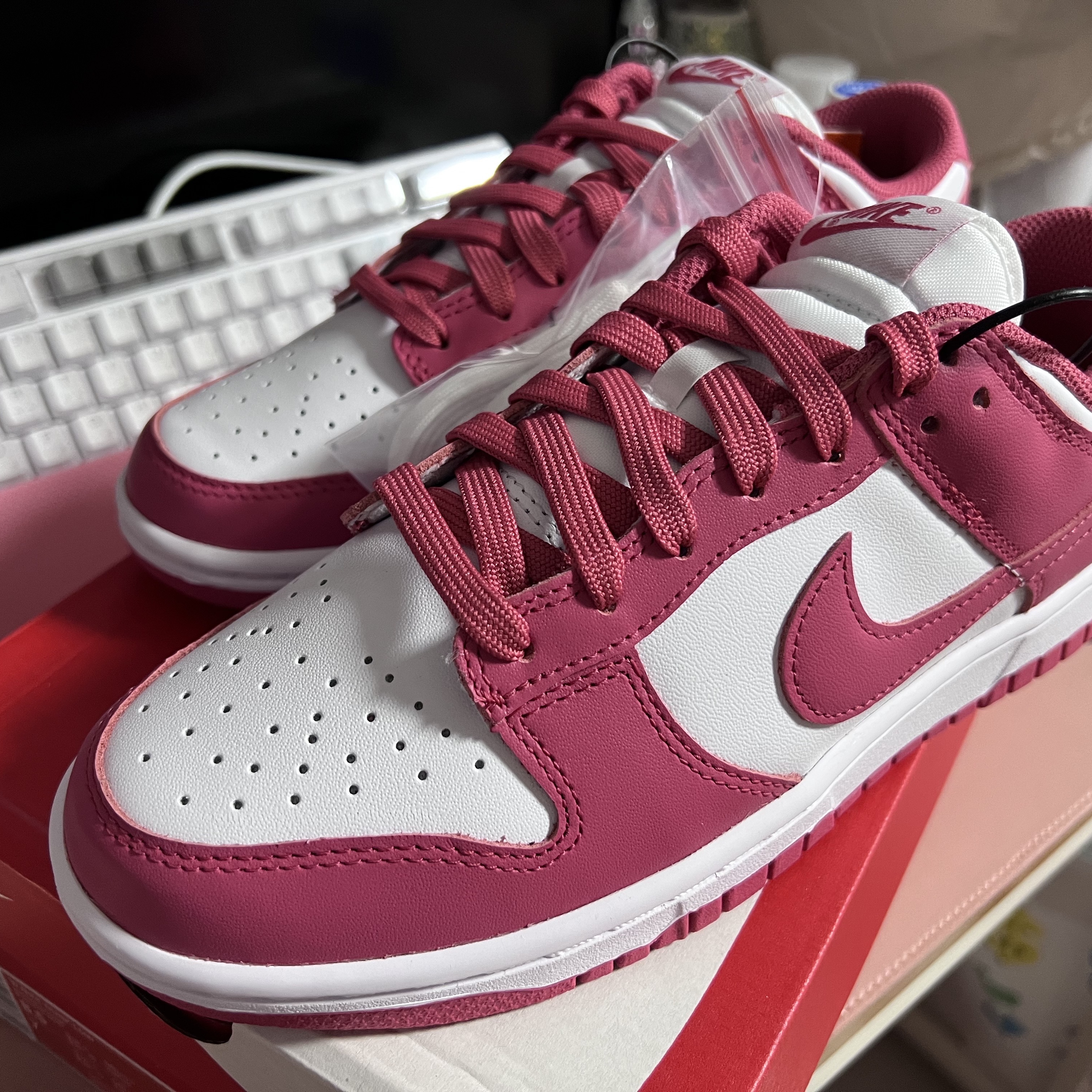 (W) Nike Dunk Low Archeo Pink 착용 스타일 - 1