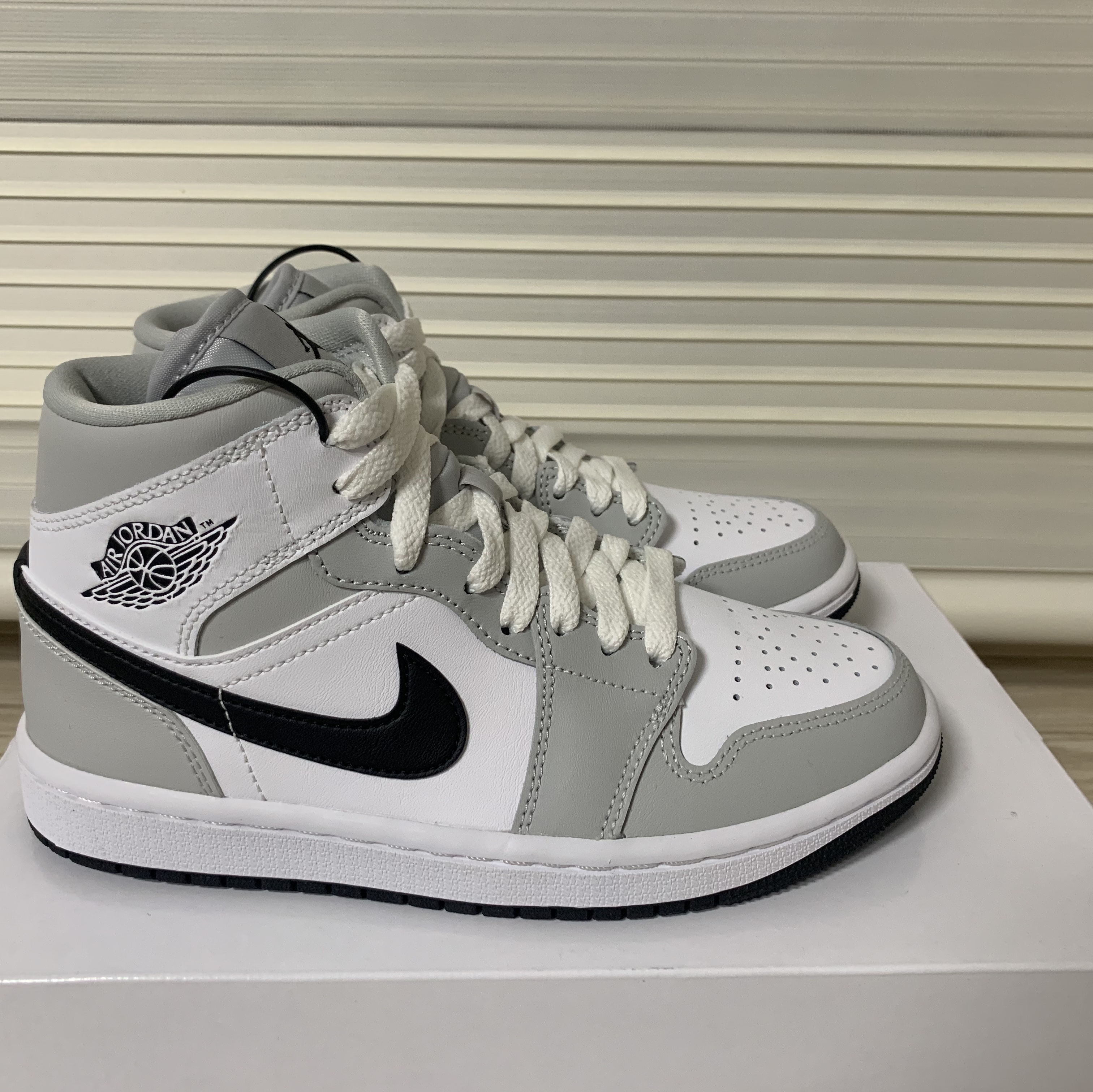 (W) Jordan 1 Mid Grey Fog 착용 스타일 - 2