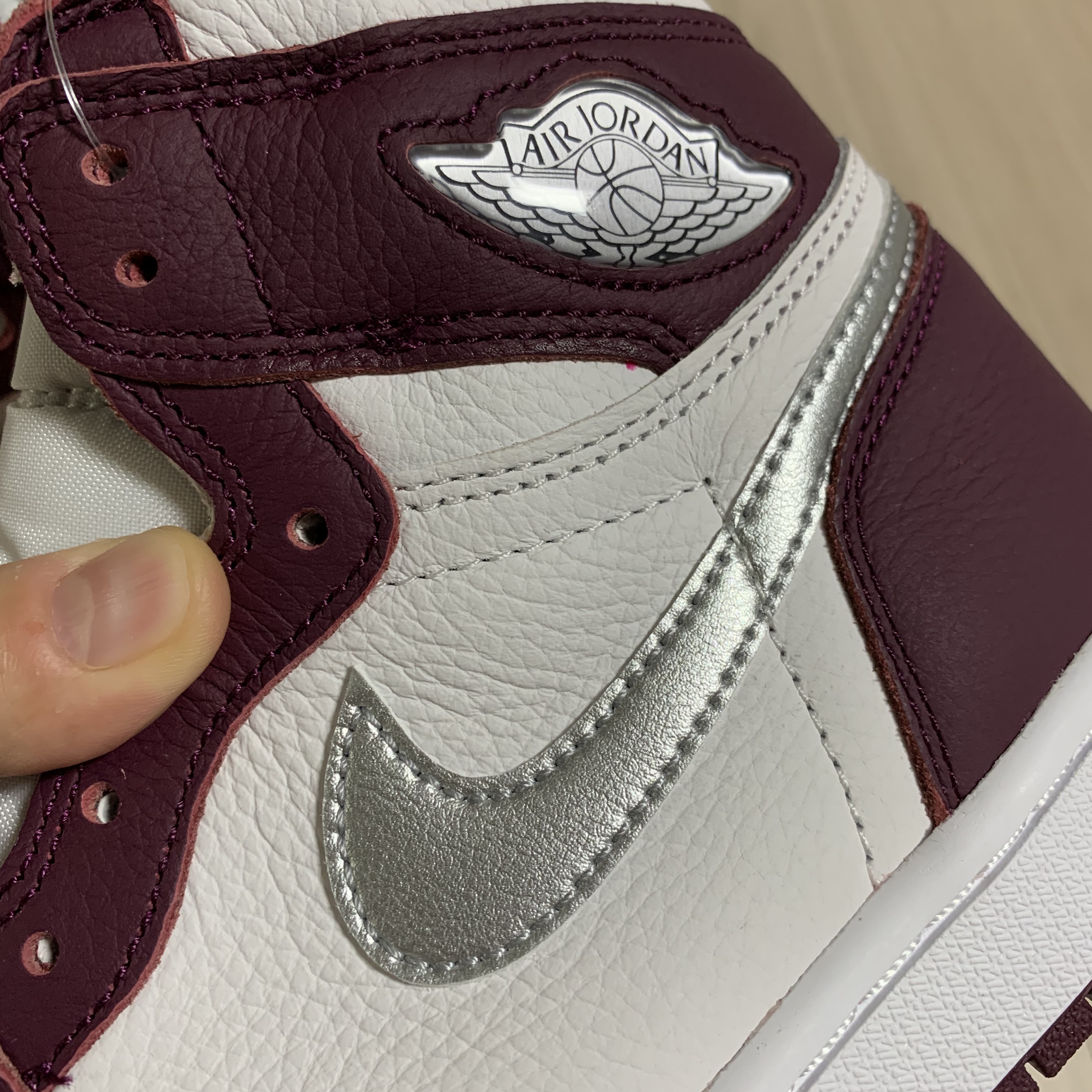 Jordan 1 Retro High OG Bordeaux 착용 스타일 - 2