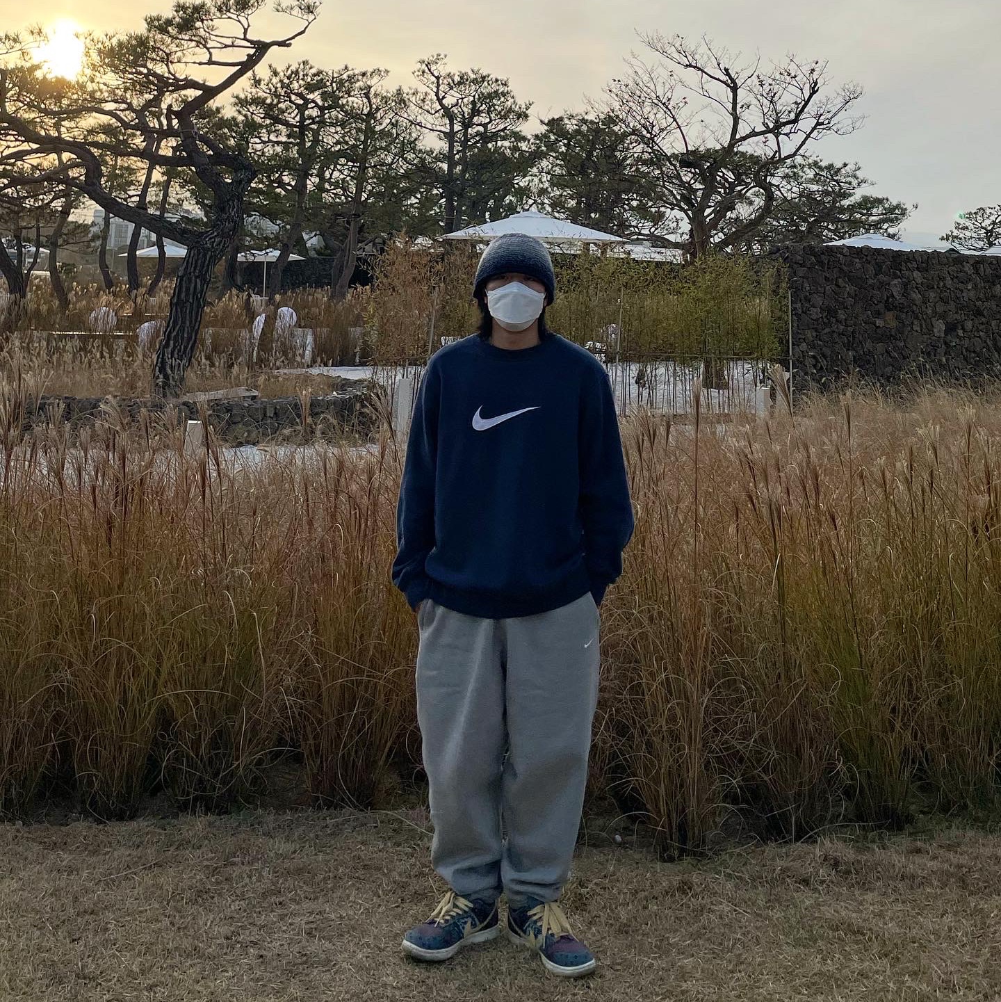 Nike NRG Solo Swoosh Fleece Pants Dark Grey Heather - US/EU, Nike Dunk Low SP Community Garden 착용 스타일 - 1