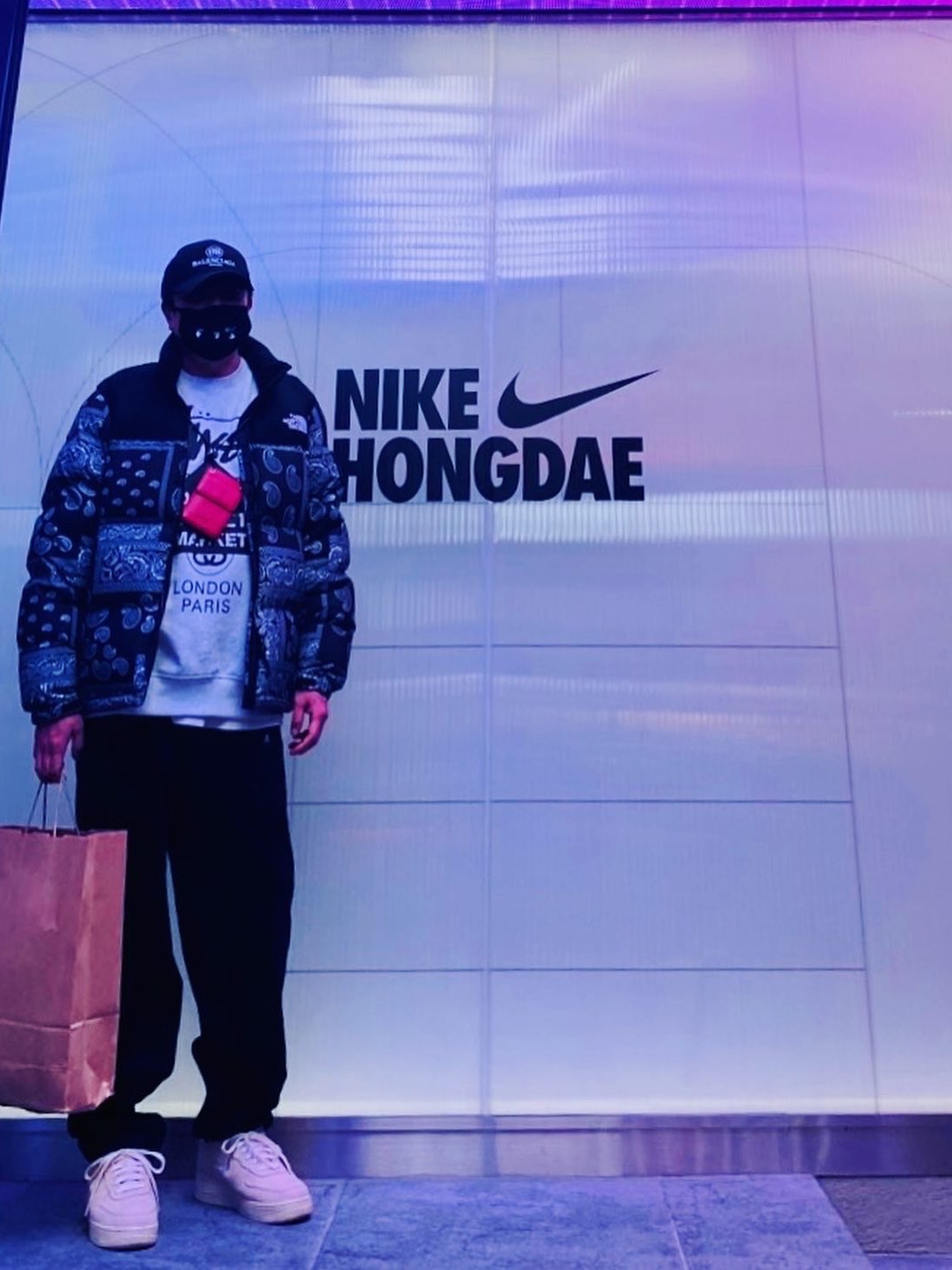 Nike x Stussy Air Force 1 Low Fossil, The North Face Nuptse Down Jacket Black 착용 스타일 - 1