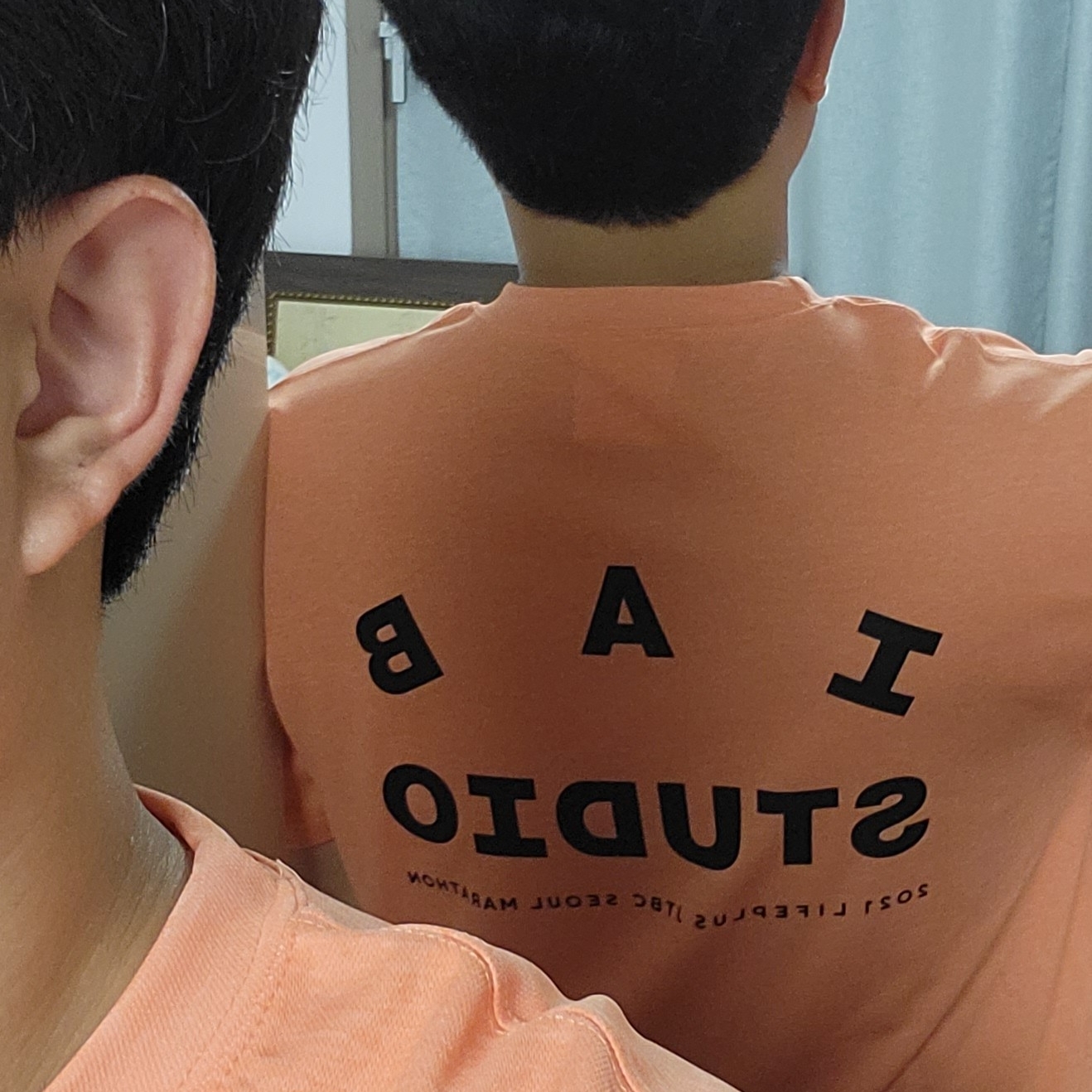 IAB Studio x JTBC 2021 Life Plus Seoul Marathon Pack Orange 착용 스타일 - 2