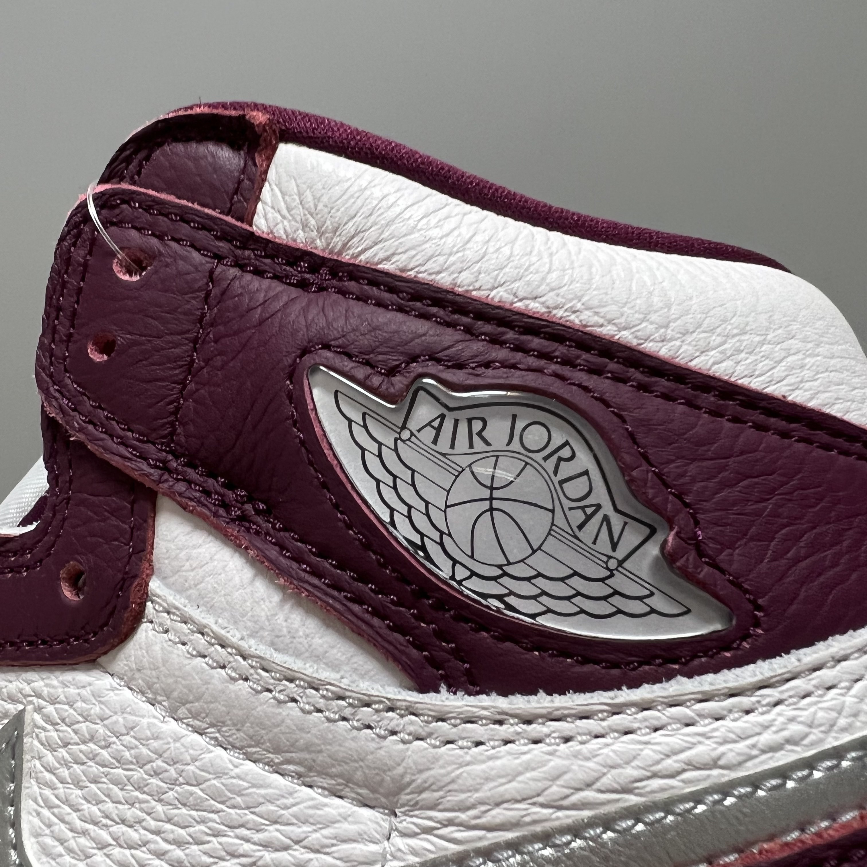 Jordan 1 Retro High OG Bordeaux 착용 스타일 - 4