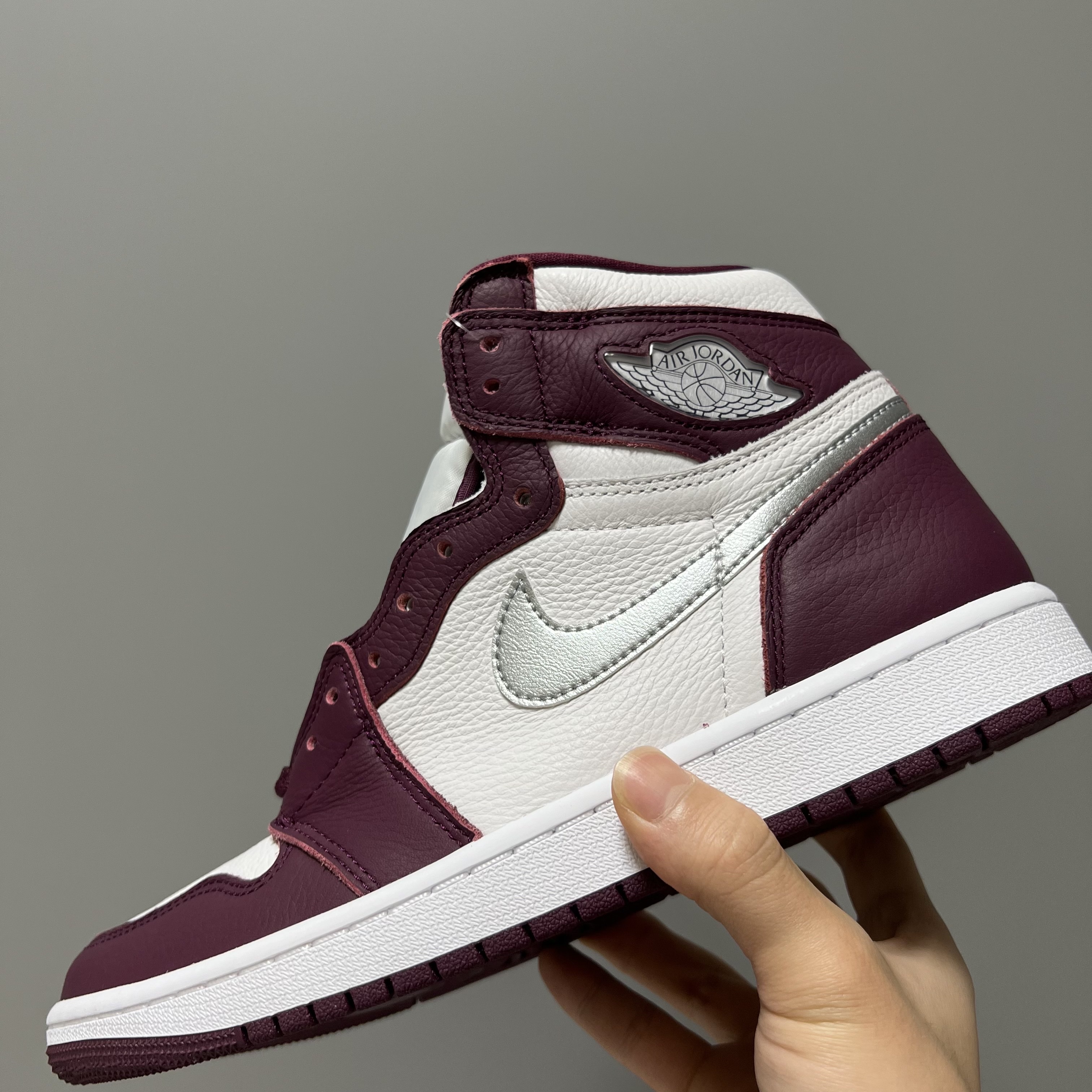 Jordan 1 Retro High OG Bordeaux 착용 스타일 - 3