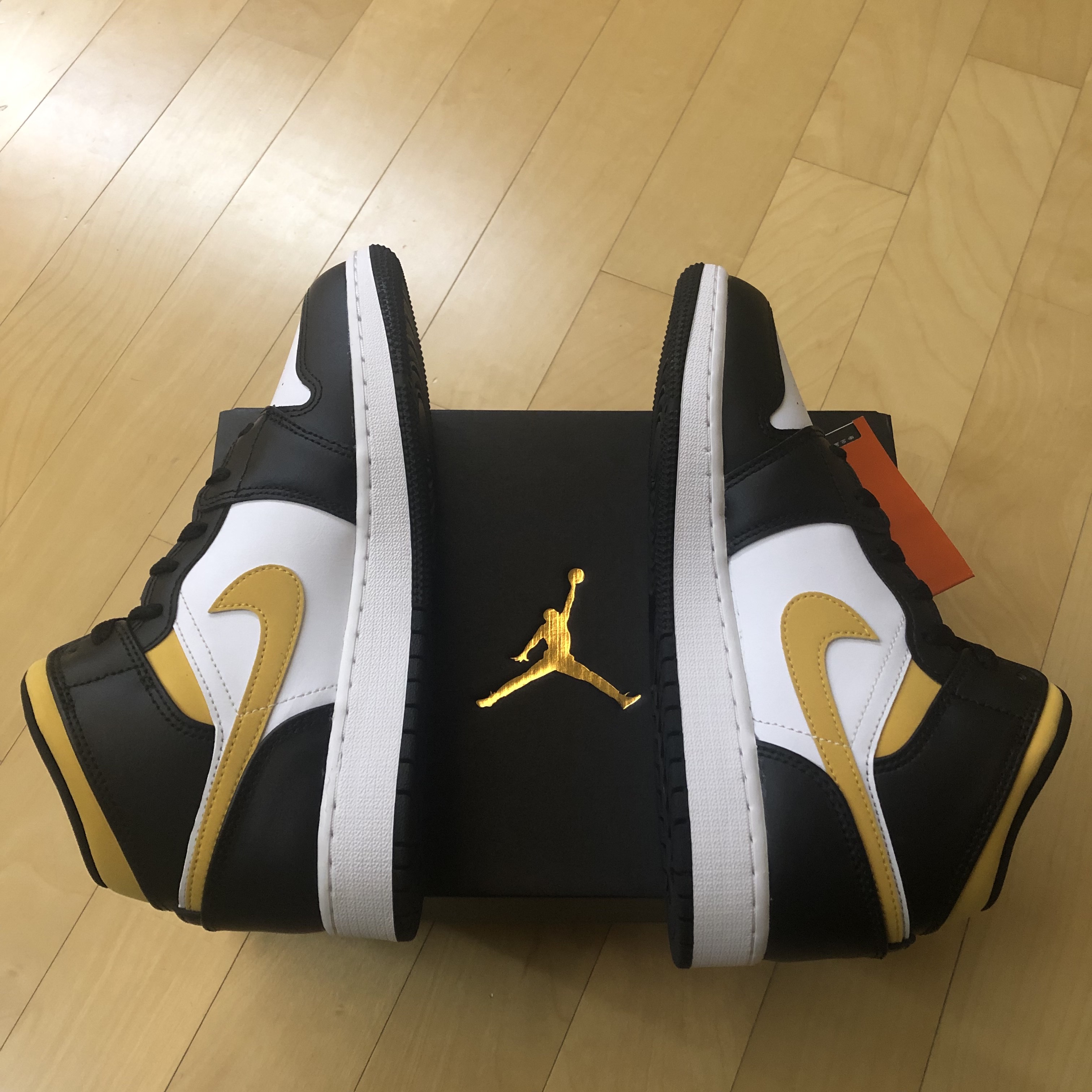 Jordan 1 Mid Pollen 착용 스타일 - 3