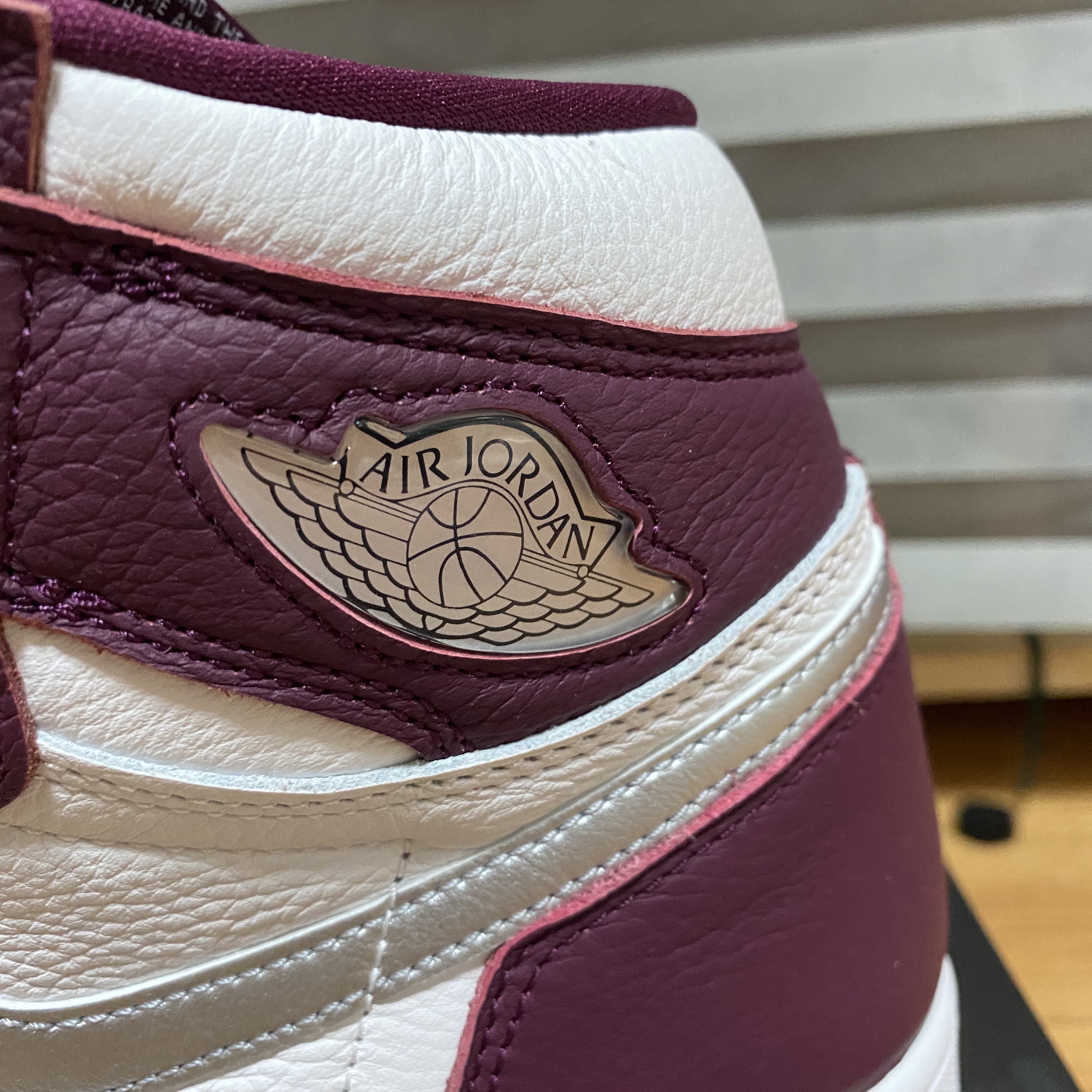 Jordan 1 Retro High OG Bordeaux 착용 스타일 - 2