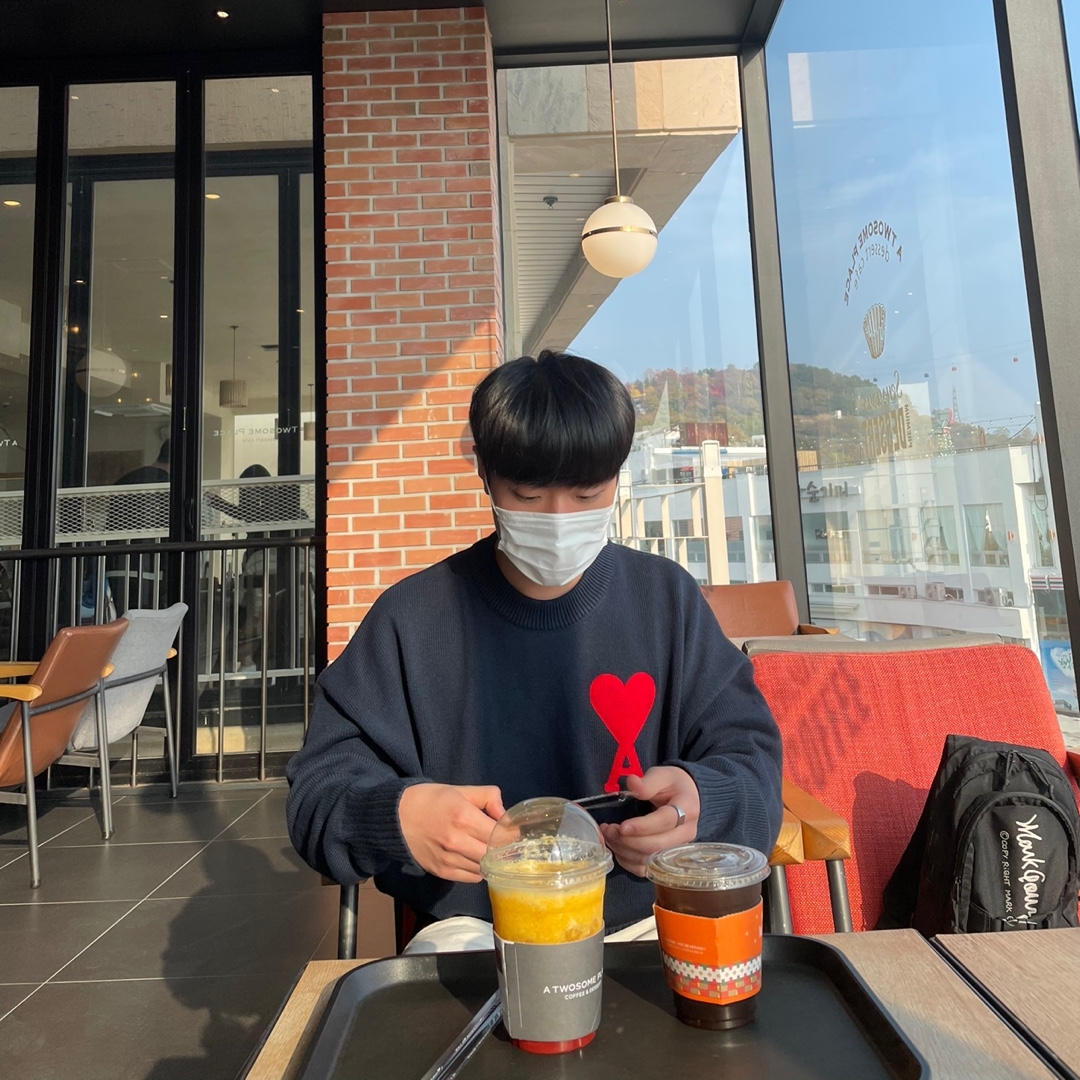 AMI de Coeur Oversize Sweater Navy Marine, Nike x Sacai x Fragment LDWaffle Blackened Blue 착용 스타일 - 2